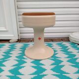 Isoklepa stool