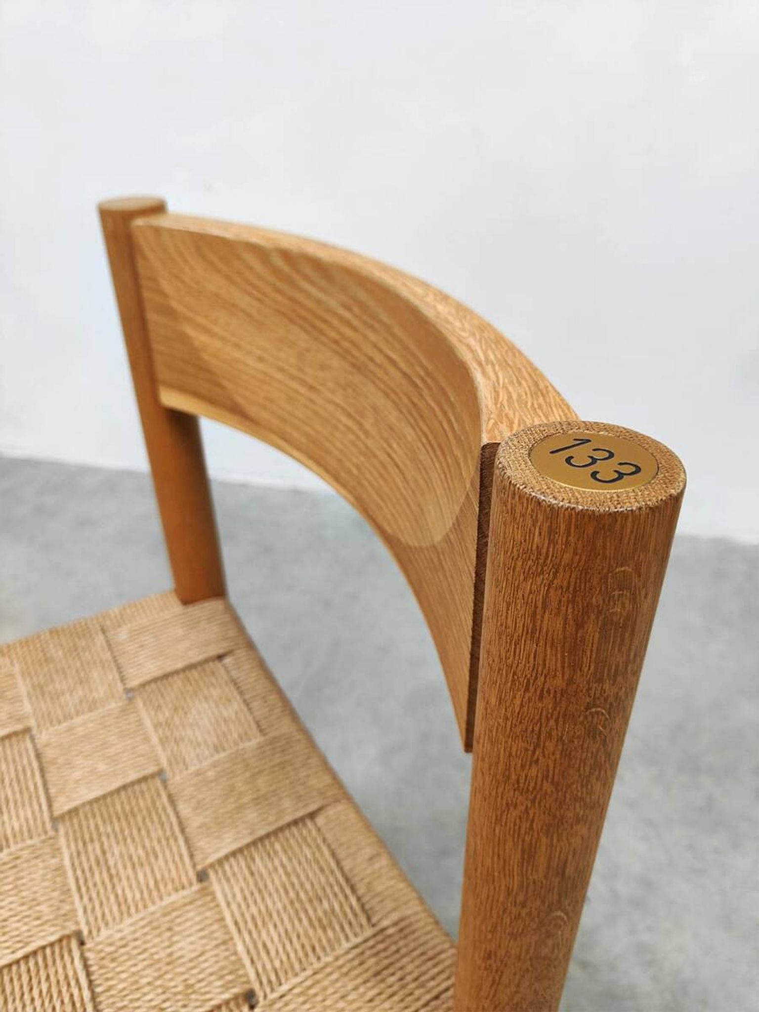 8 chaises vintage en corde et chêne