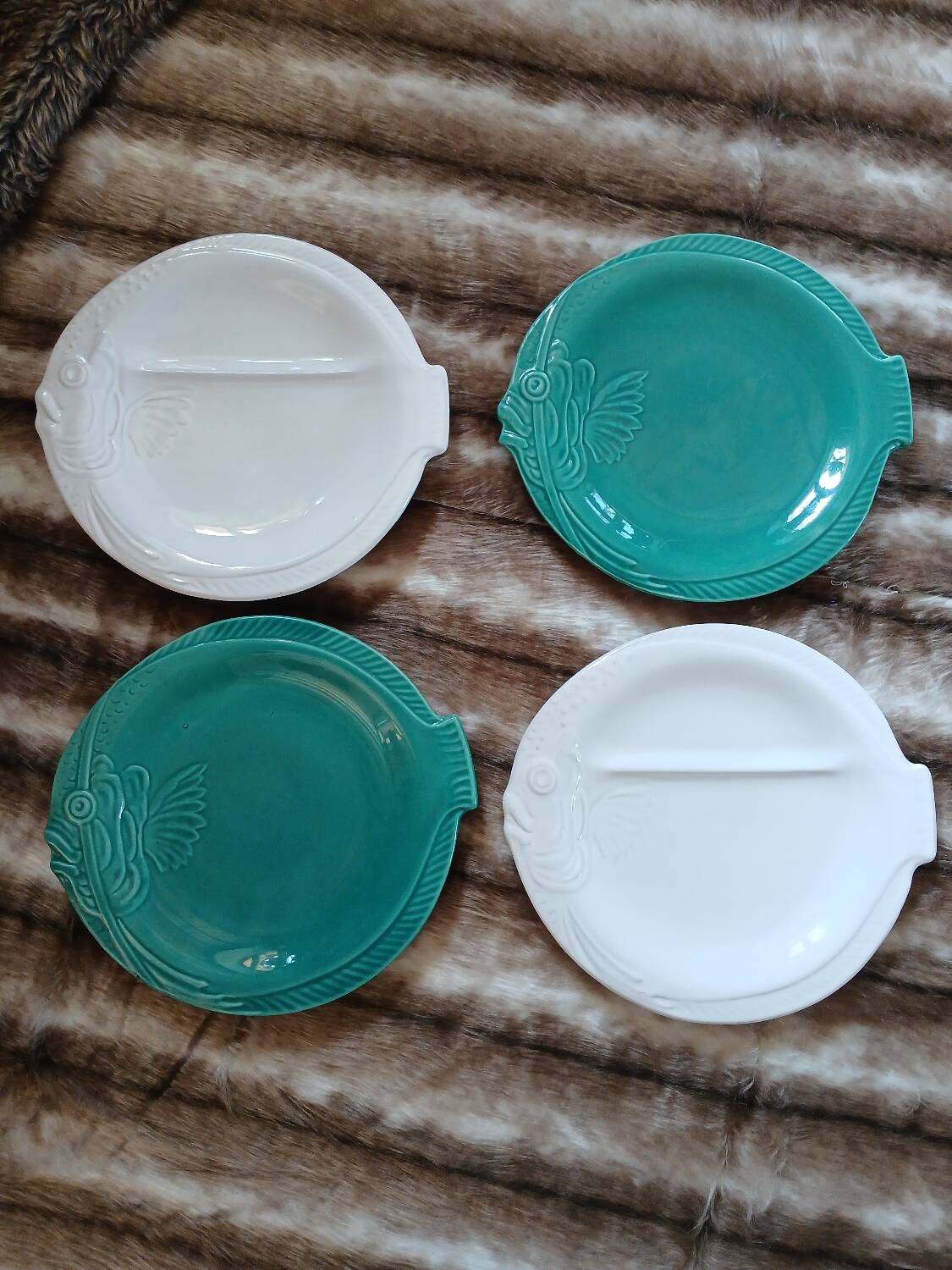 12 flat plates in earthenware/fish
