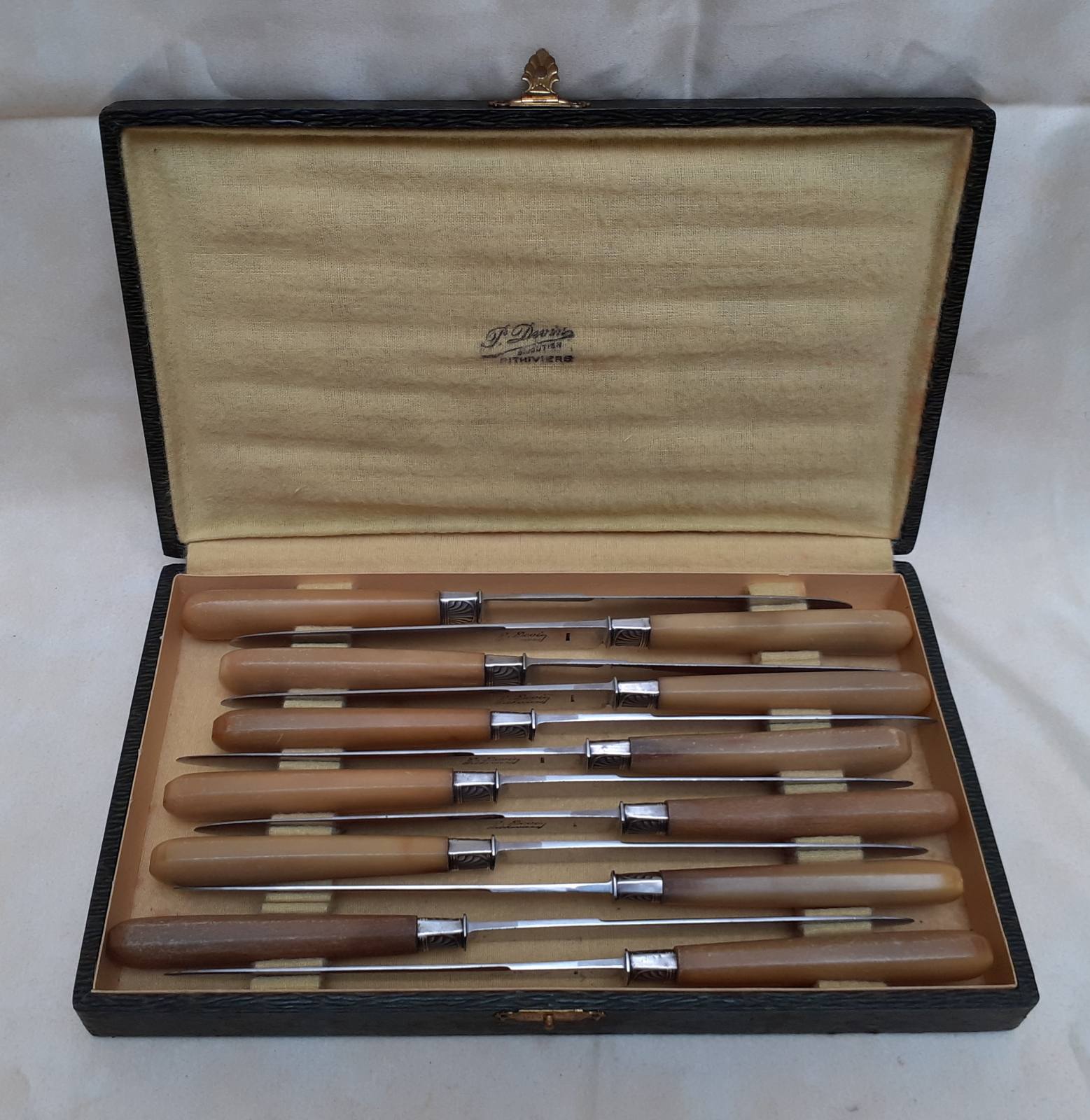 Lot de 12 couteaux manche en corne