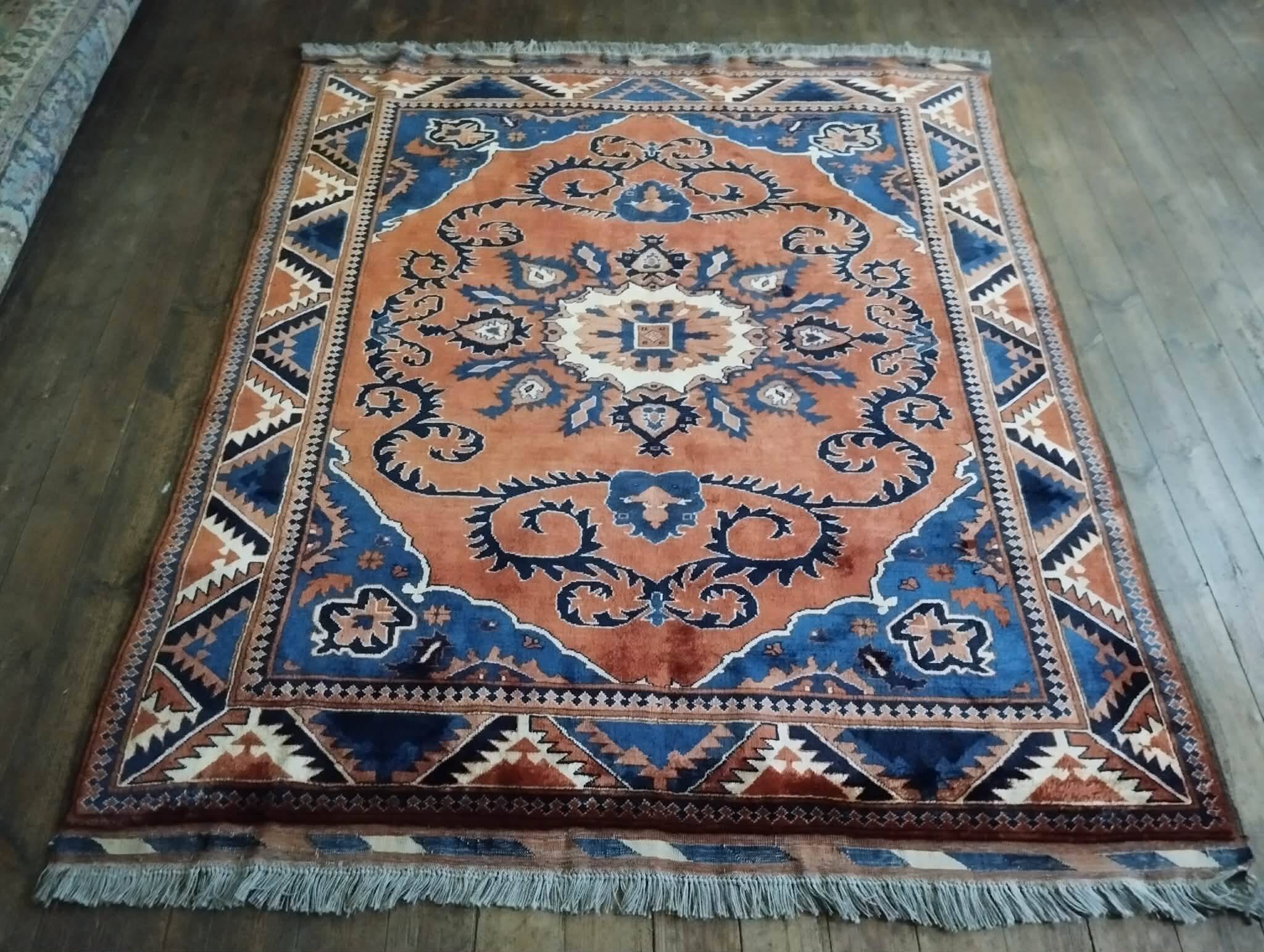 Handmade Pakistani Gazni rug 194x168cm