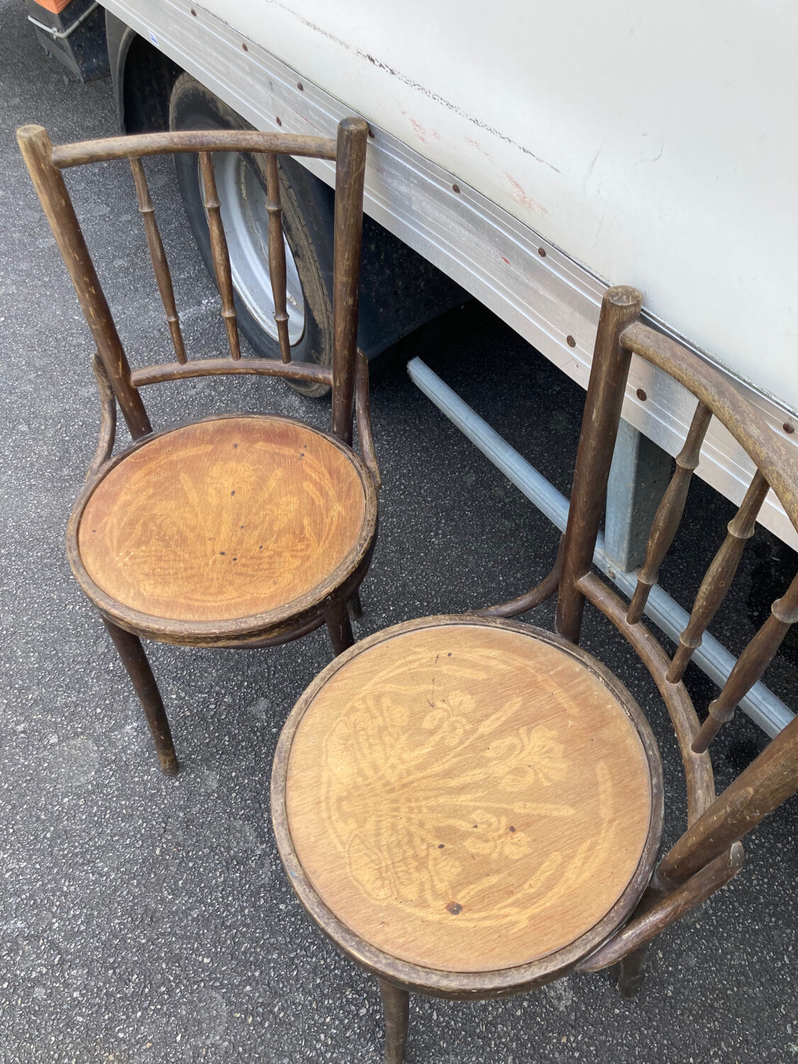 4 curved wooden bistro chairs