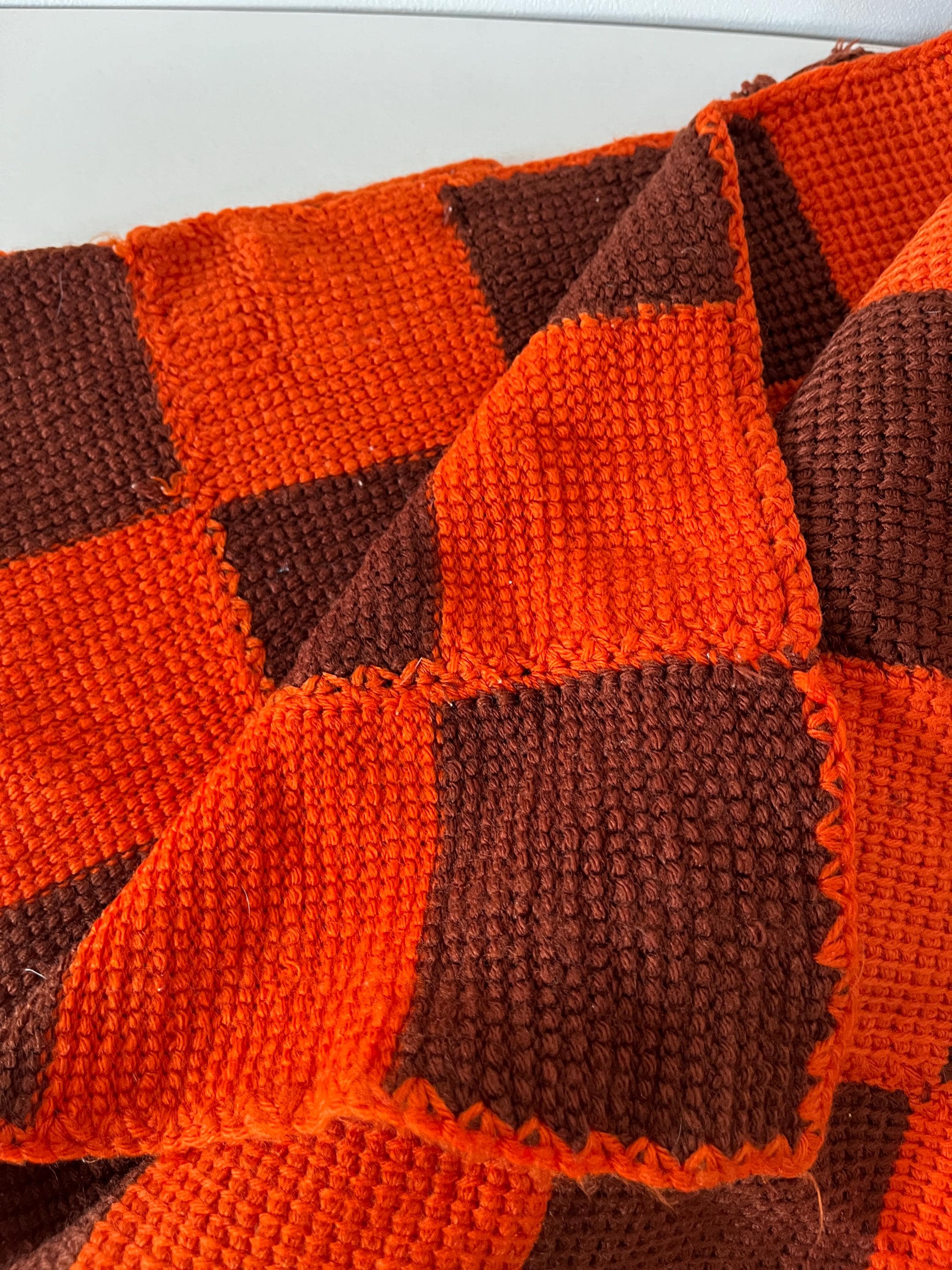 Vintage hand-knitted wool vichy blanket 110x88.