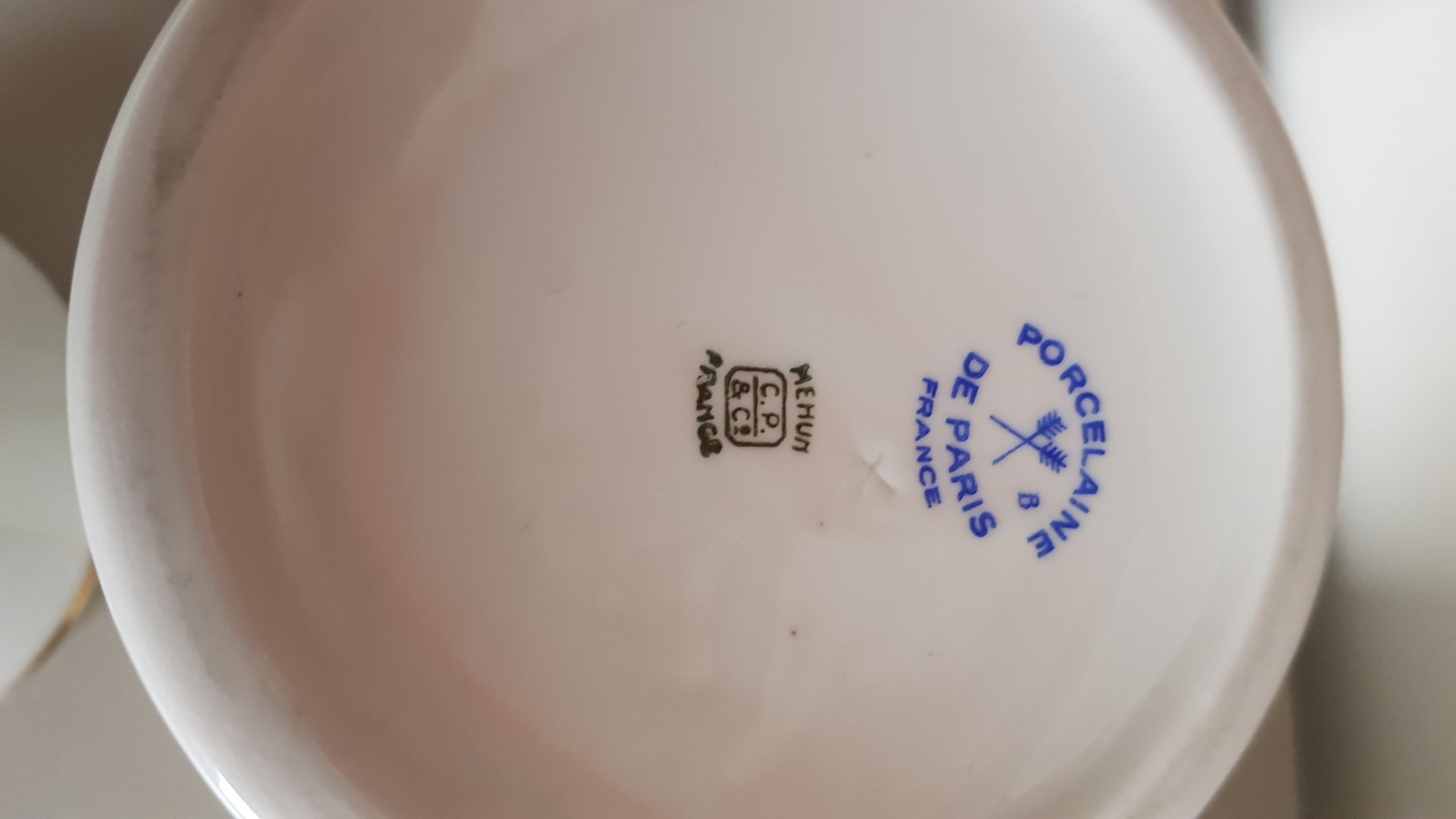 Porcelain pharmacy pot