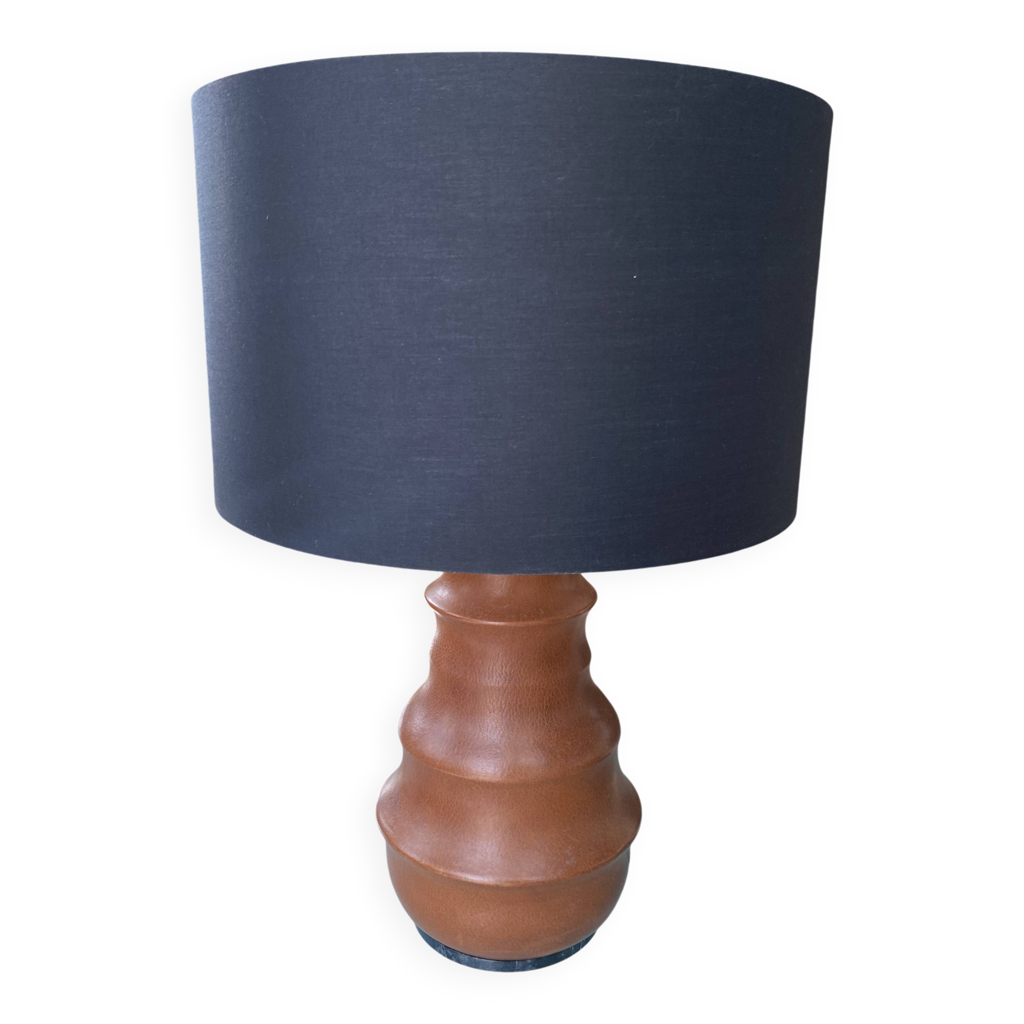 Lampe de table en cuir et marbre par Gilles Caffier