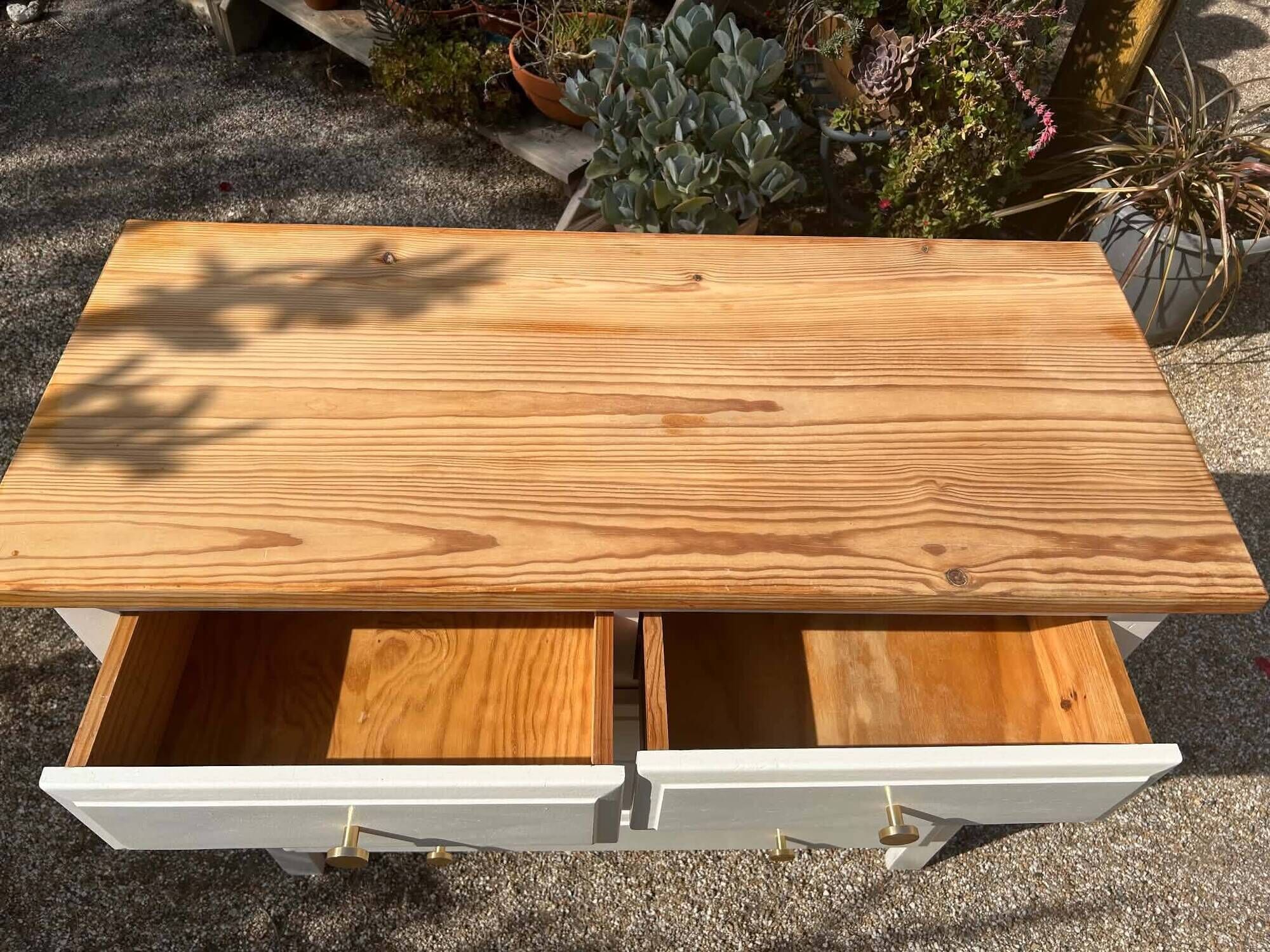 Modern chest of drawers