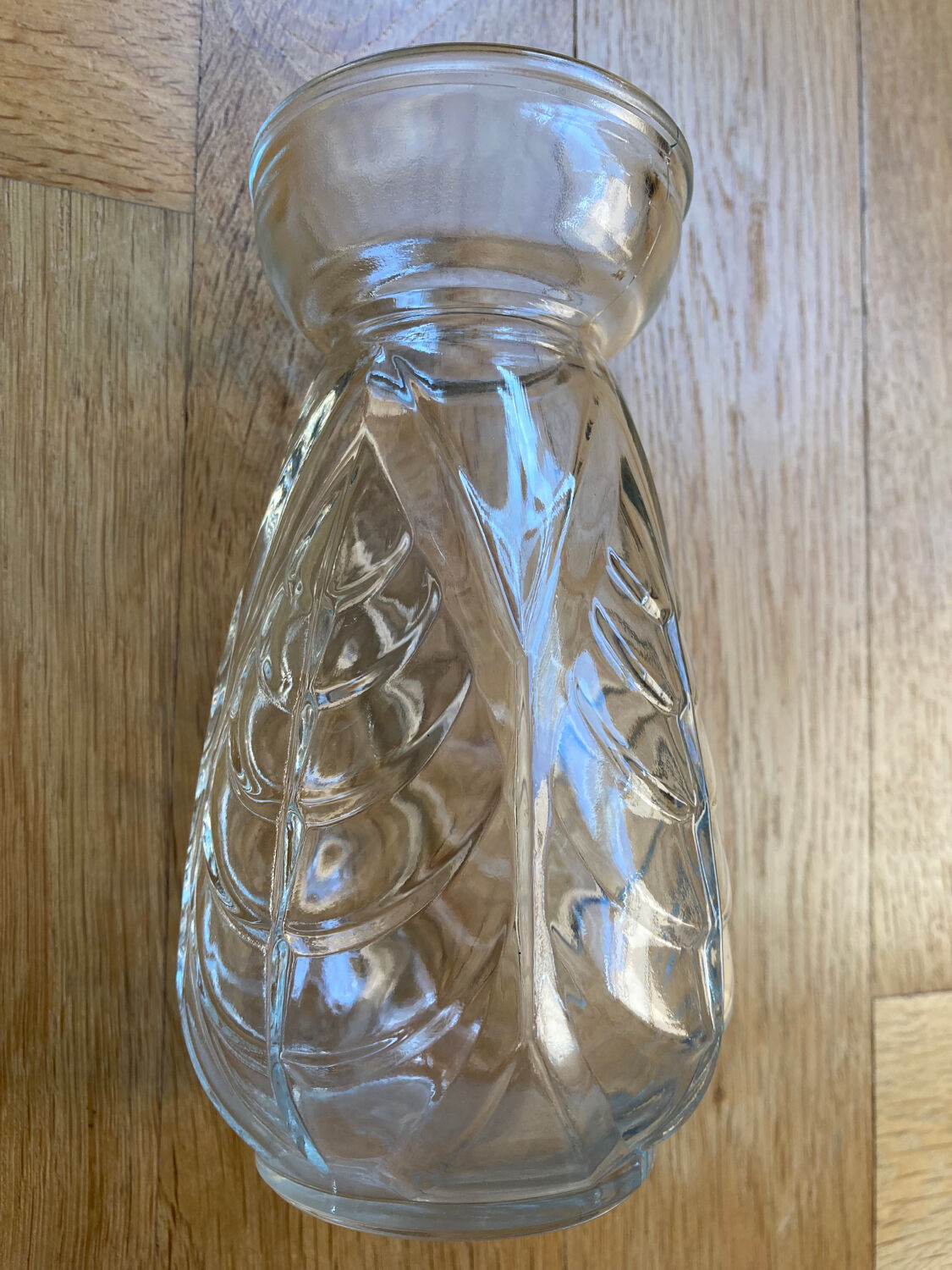 Molded glass bulb vase