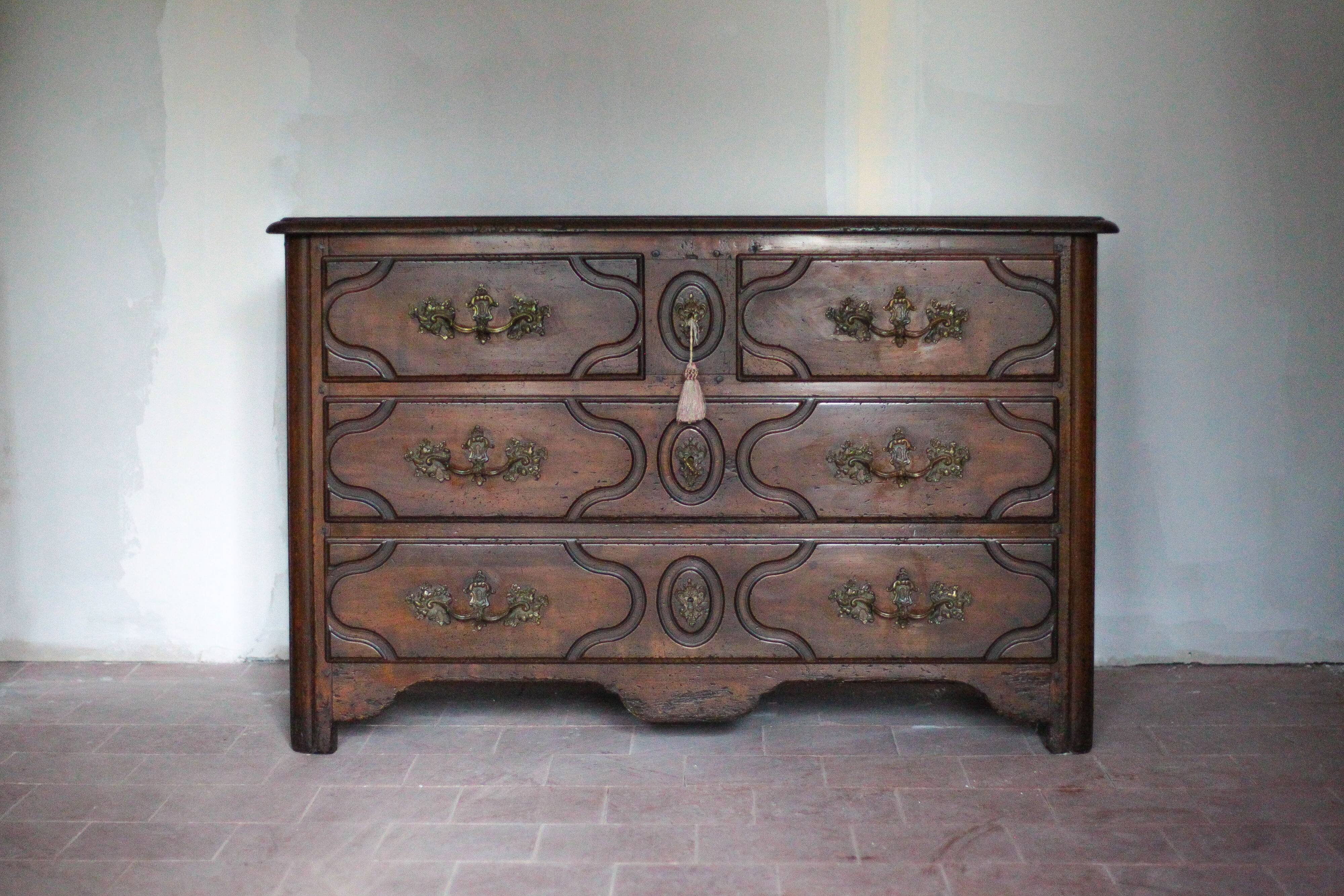 Wooden chest of drawers with 4 drawers in Louis XV style