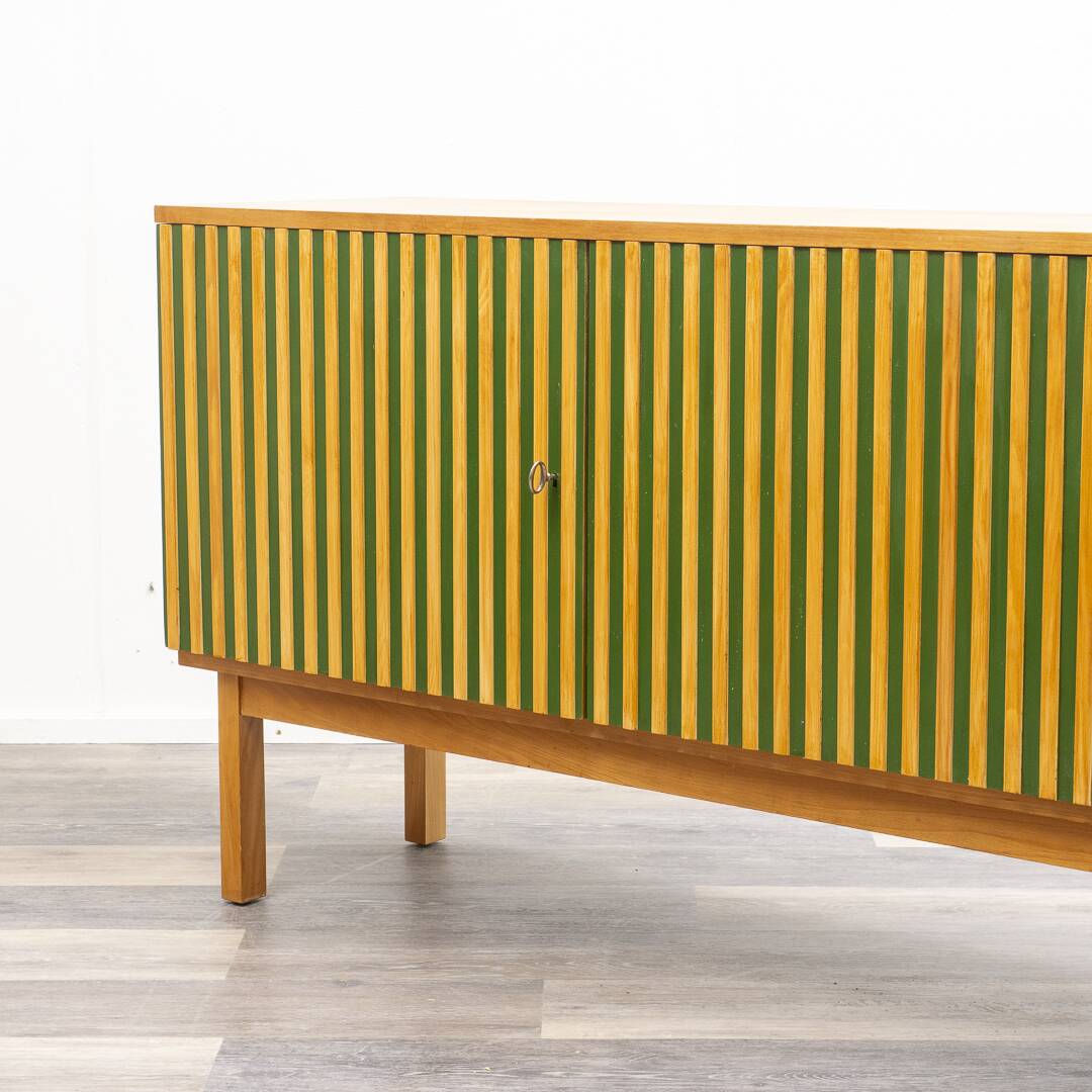 Enfilade des années 60 design scandinave,portes à rainures verte