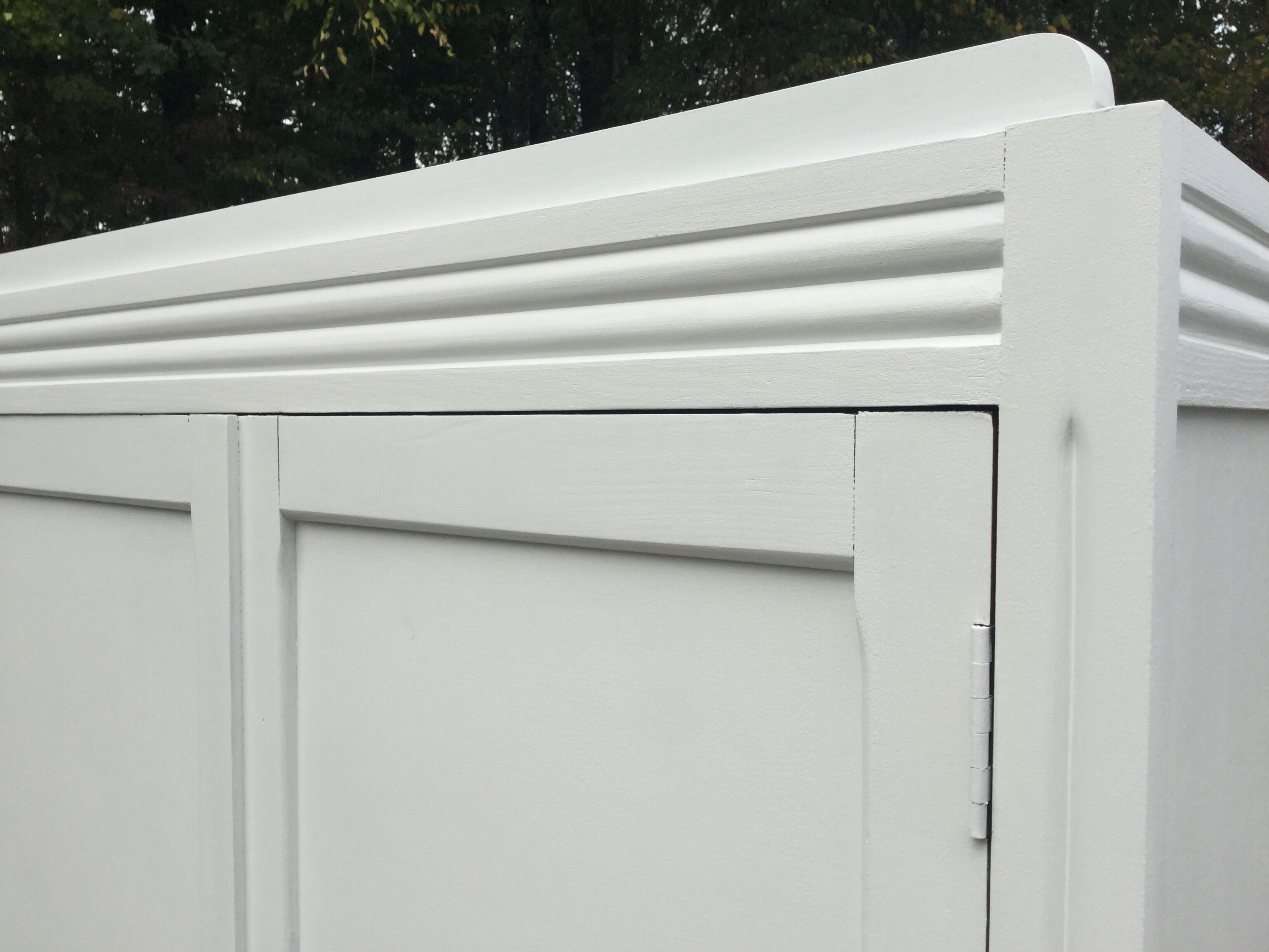 Armoire parisienne blanche
