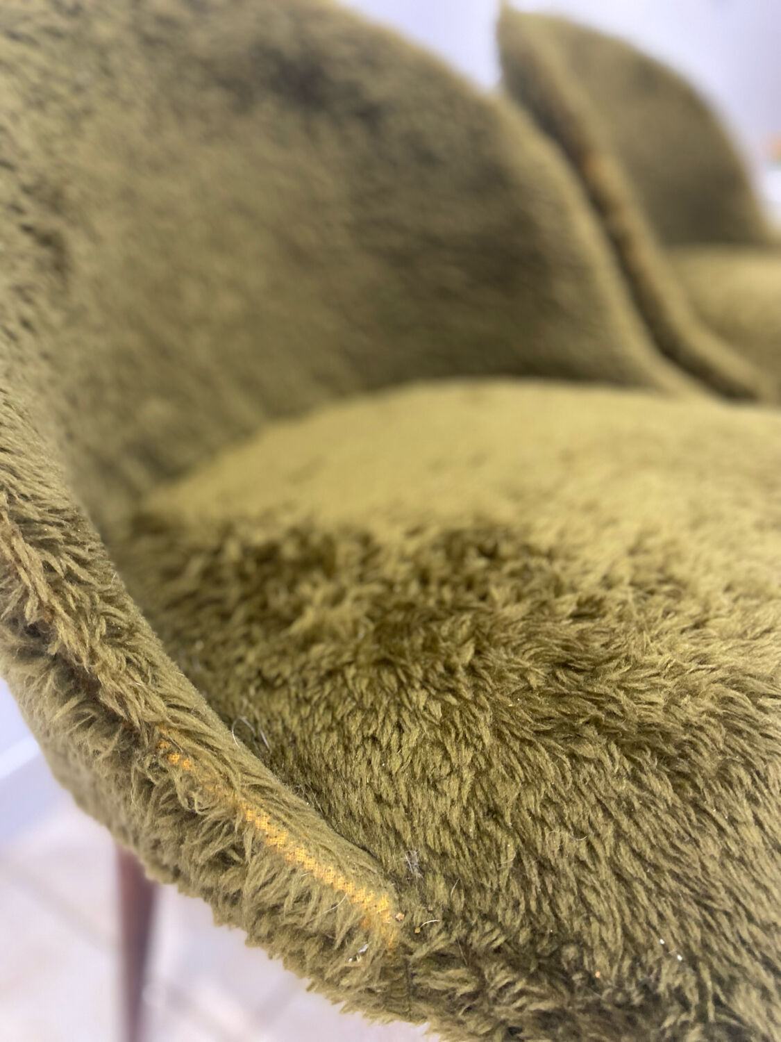 Vintage chairs - Retro chic design - Moss green fur