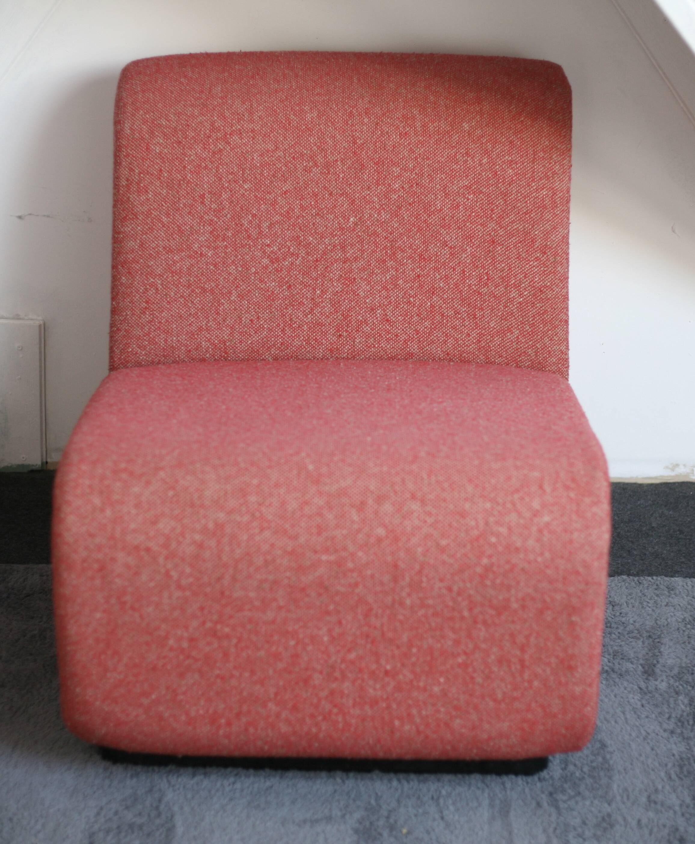 "Tappo" modular sofa by John Mascheroni, produced by Vectra Contract, circa 1975.