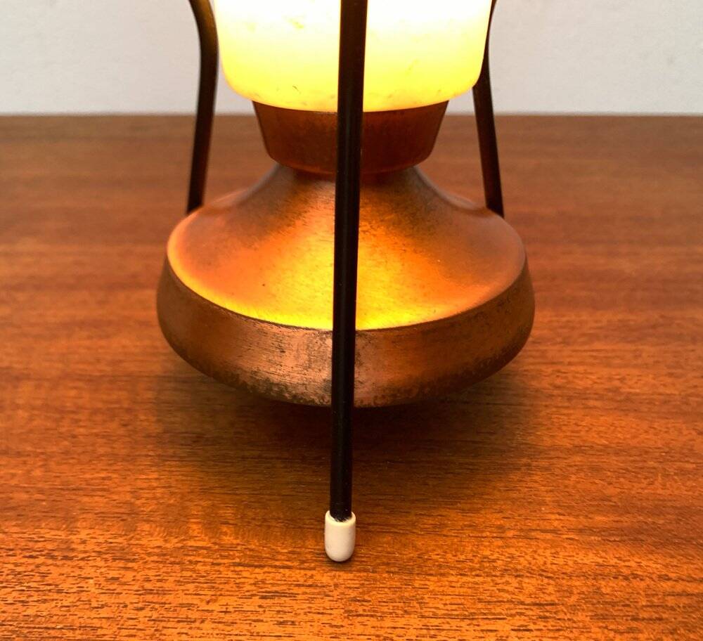 Small tripod table lamp in copper, 1950s.
