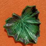 Retro leaf pocket emptier