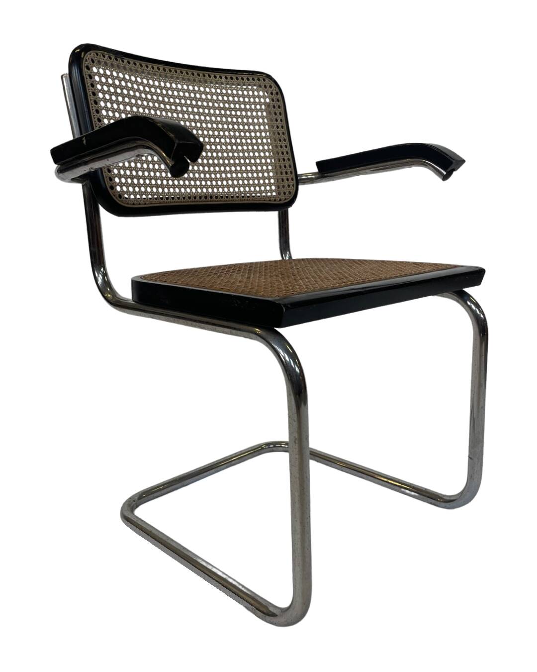 Cesca chair B64 with armrests by Marcel Breuer Design in black and chrome