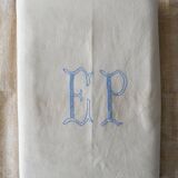 Drap ancien neuf en métis brodé main