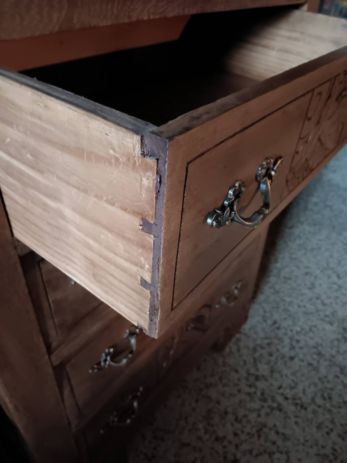 Vintage chest of drawers