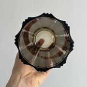 Élégant vase en verre épais fumé