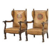 Ensemble de deux fauteuils anciens en cuir