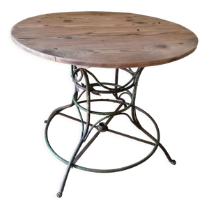 Table ronde, piètement fer forgé,