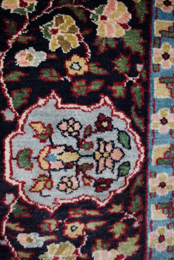 Oriental carpet in colorful silk, twentieth century 190x122cm