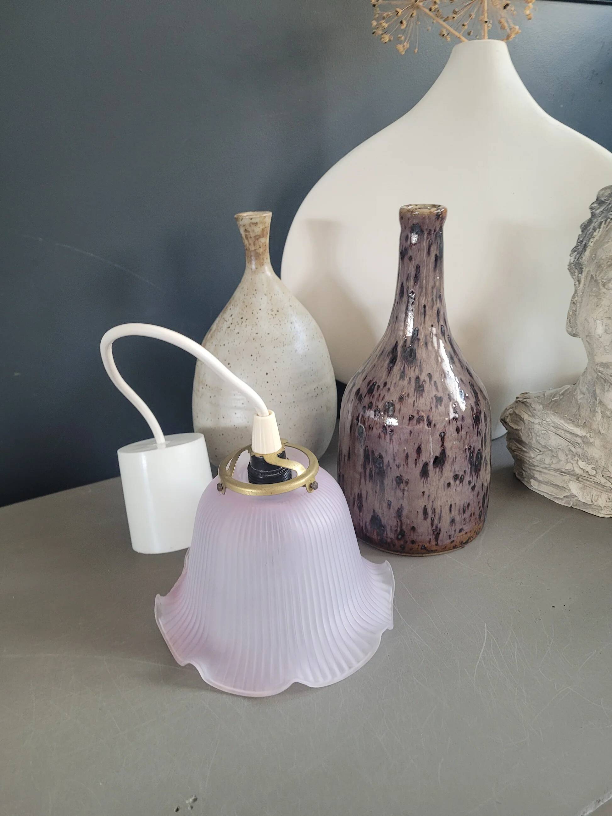 Suspension tulipe en verre dépoli rose