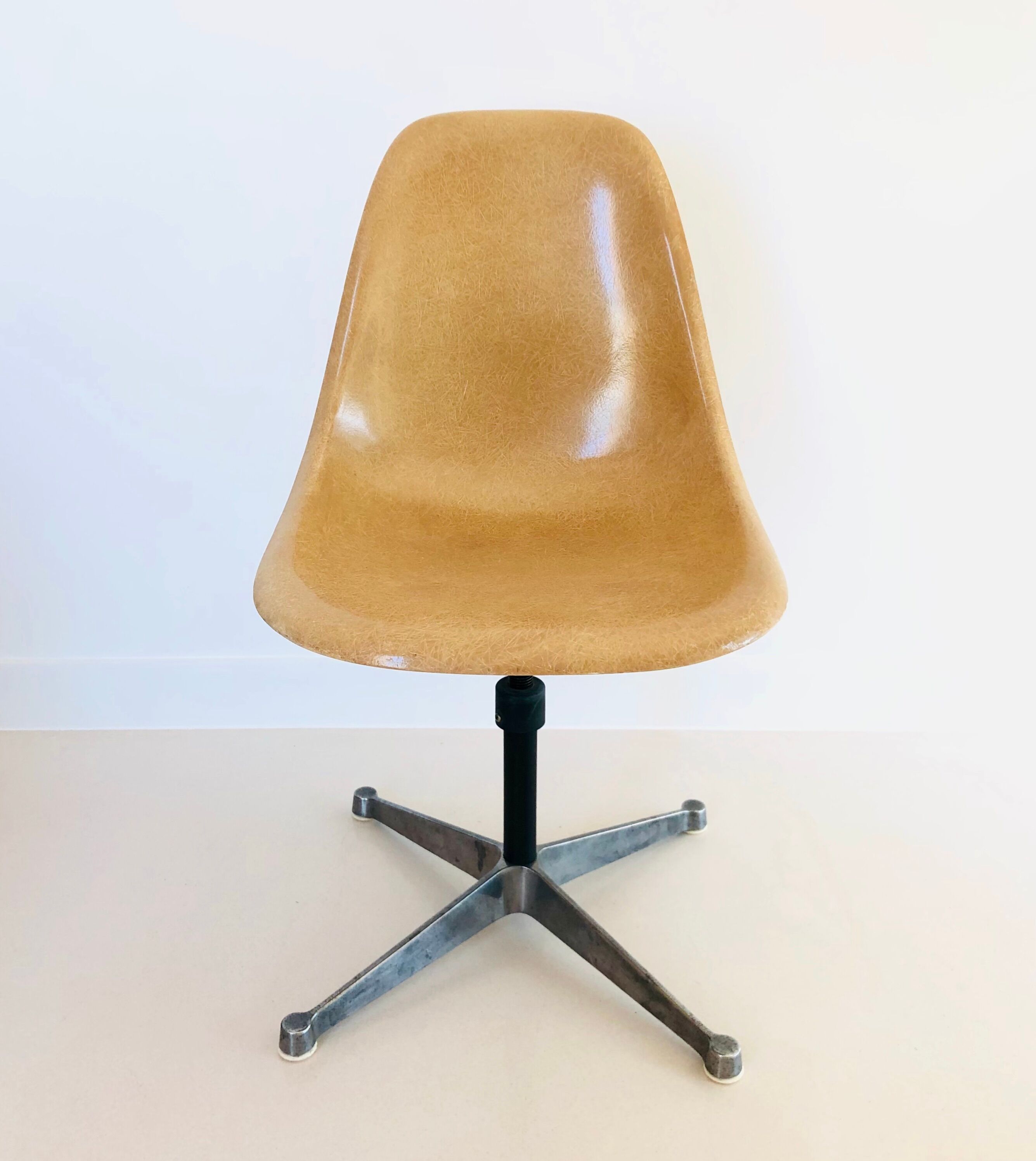 Eames office chairs for Herman Miller, 70s