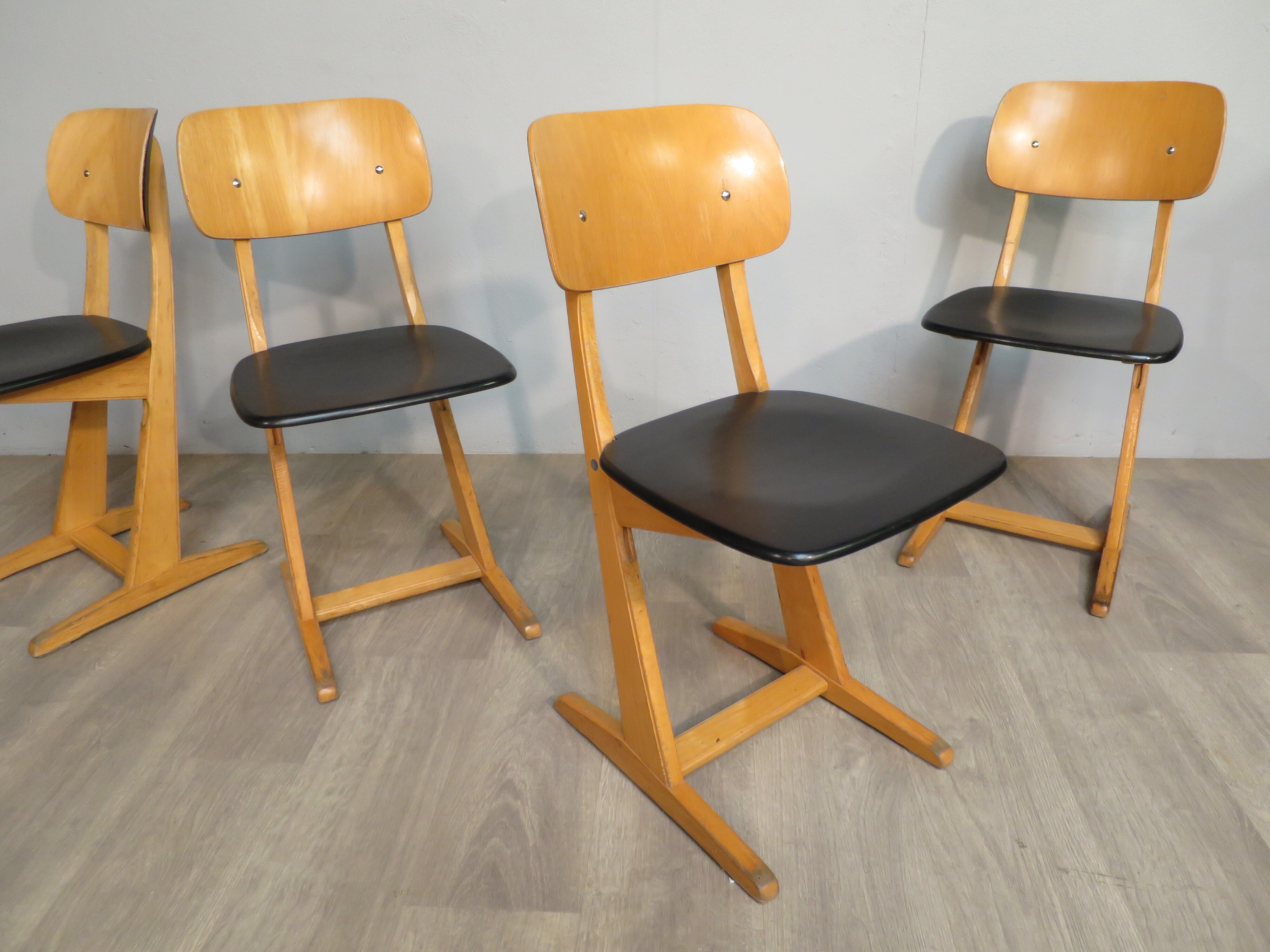 Set of 4 casala chairs 60 adult