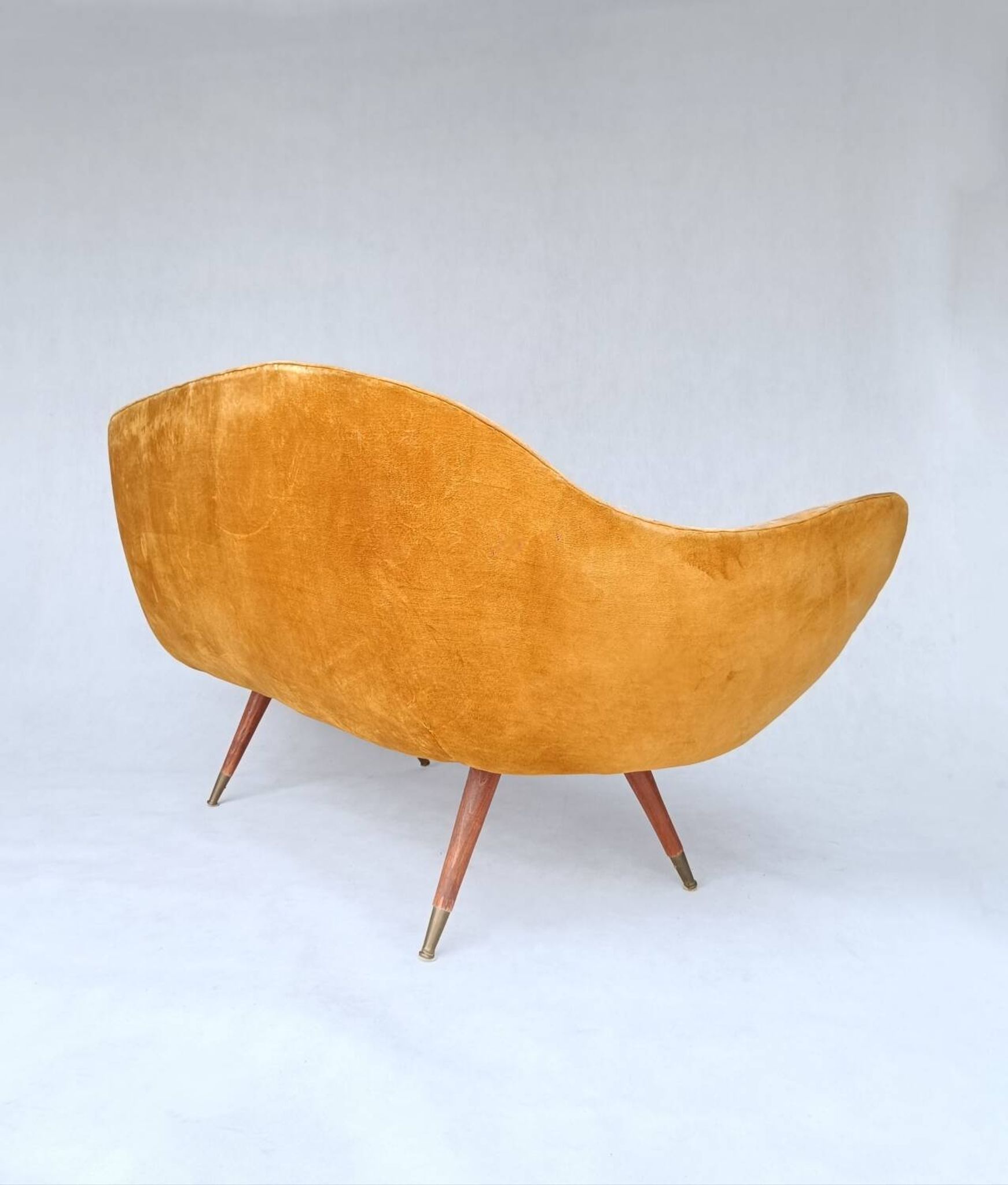 2 fauteuils œuf et canapé par Paged des années 50