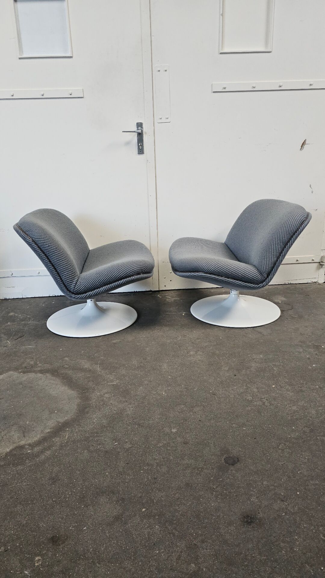 Artifort 508 swivel chair designed by Geoffrey Harcourt