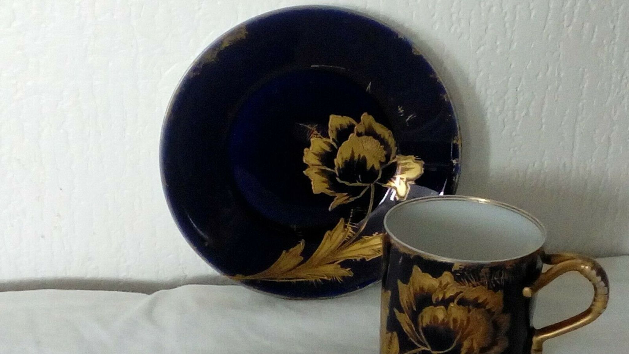 Haviland porcelain cup in blue from Sèvres, gilded with fine gold c.f.h g.d.m.