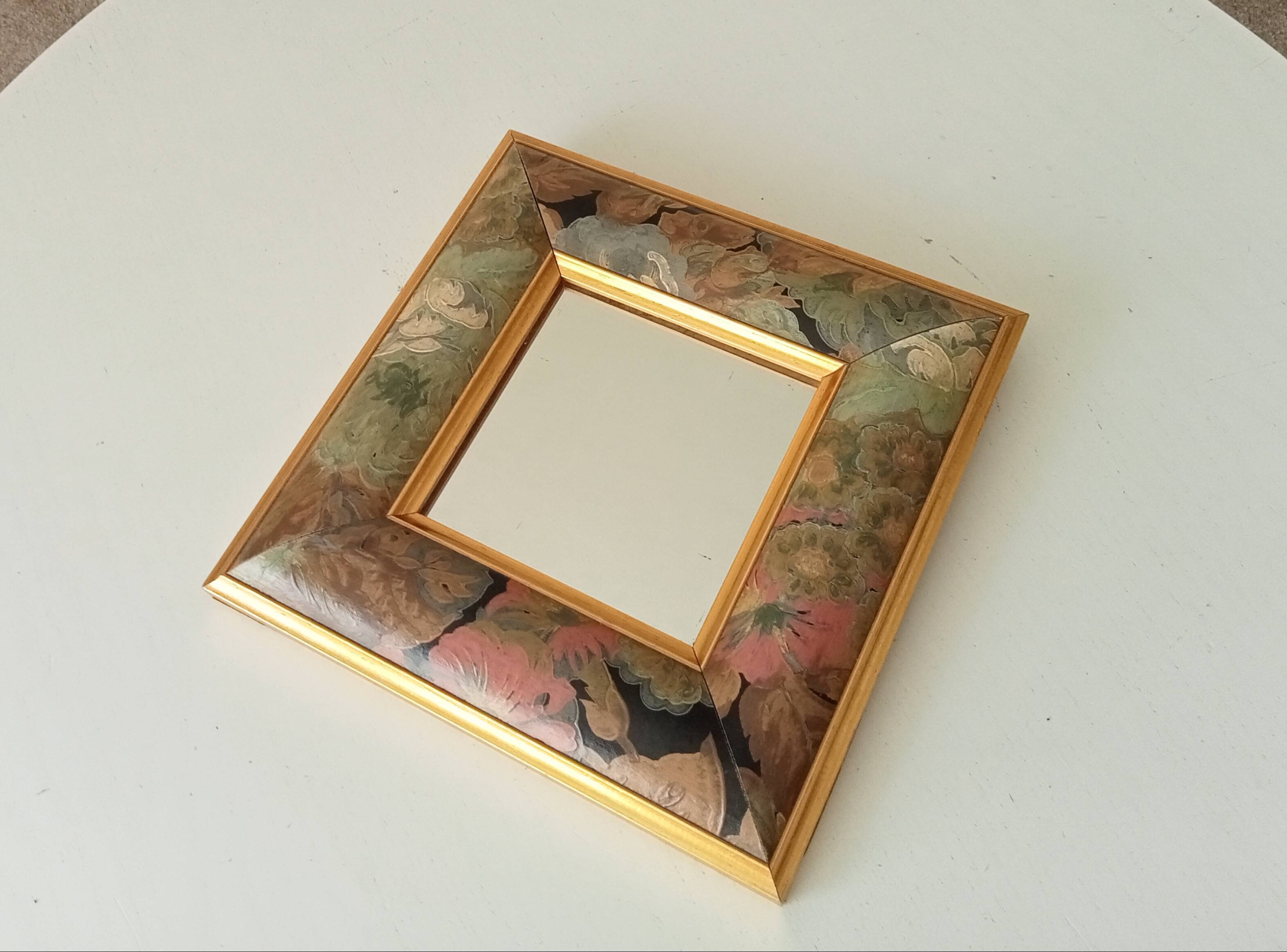 Vintage wooden mirror with floral pattern from the 80s 20*20 cm