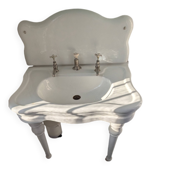 Set of a sink and its retro ceramic splashback.