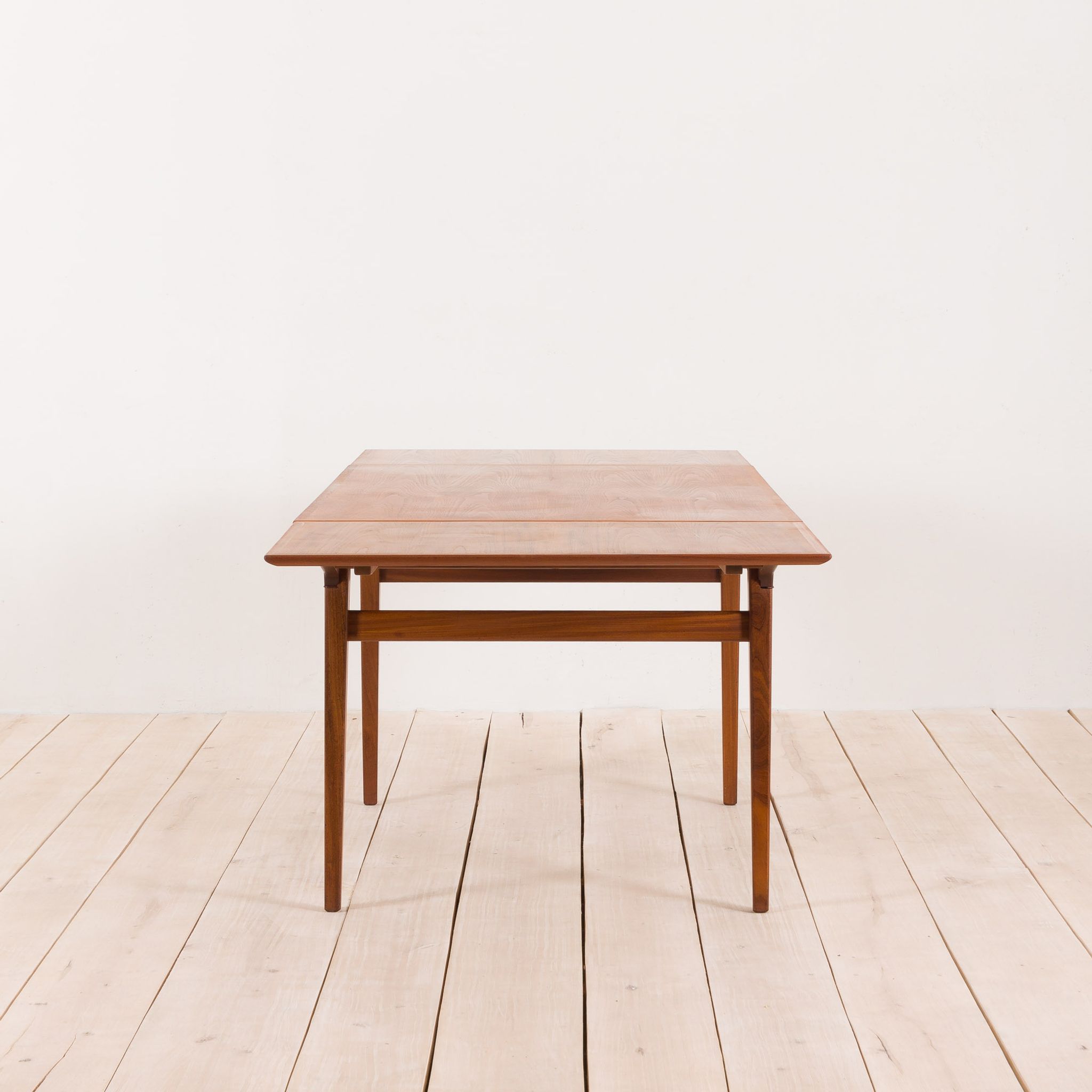 Table à manger extensible en teck avec panneaux cachés, Danemark, années 60