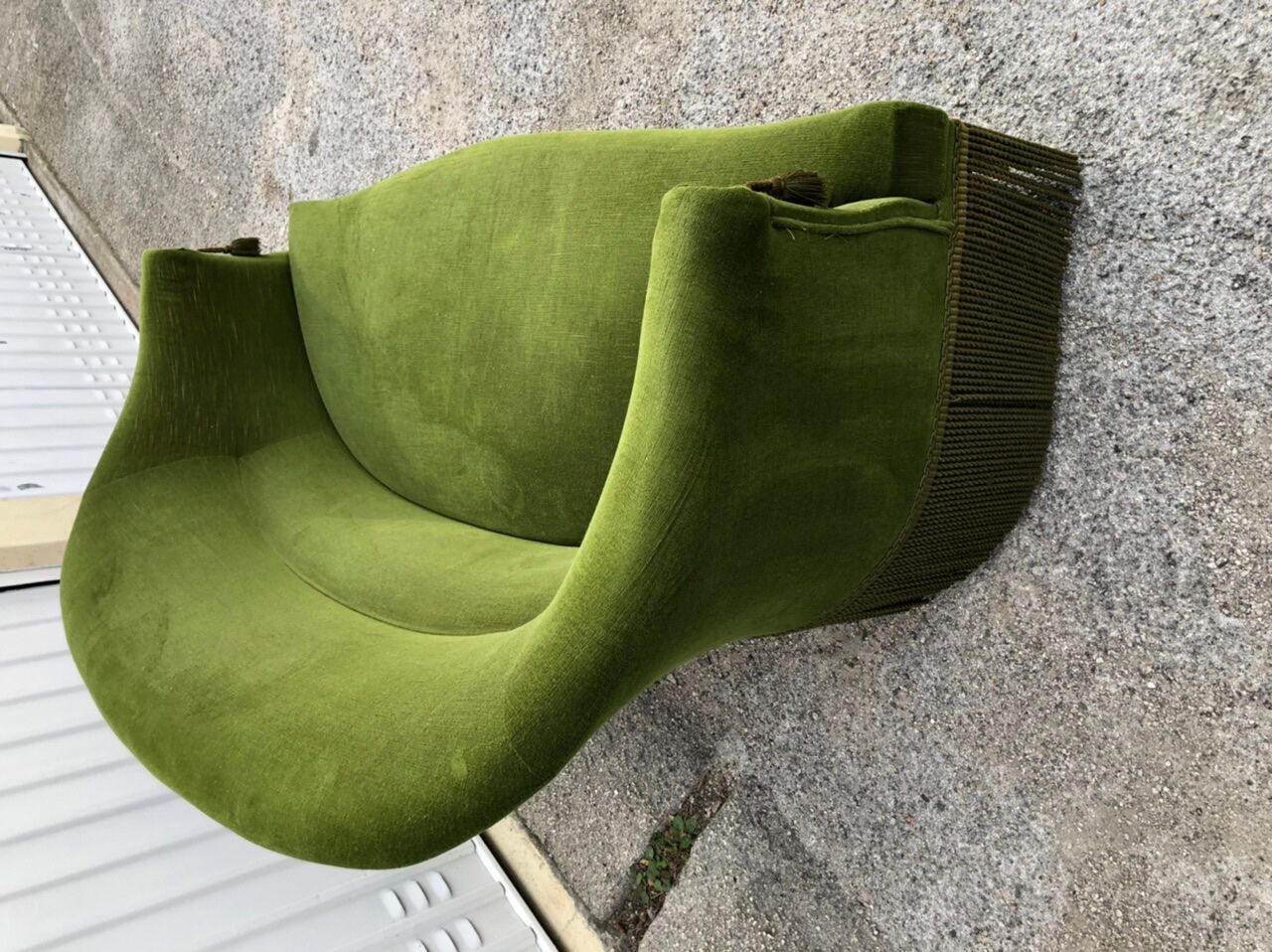 Toad sofa in green velvet