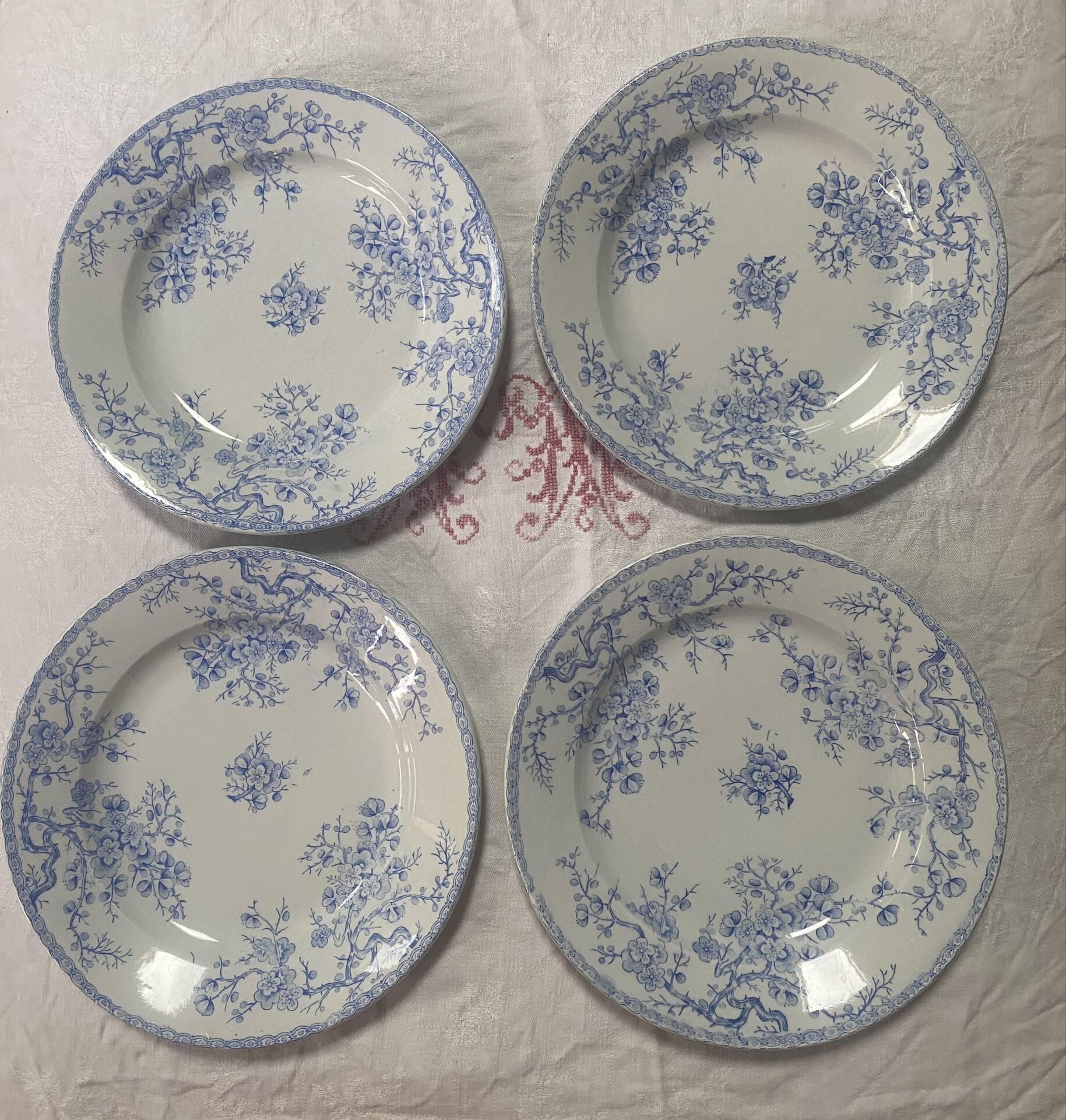 Lot de 4 assiettes plates modèle Fleurette de Gien