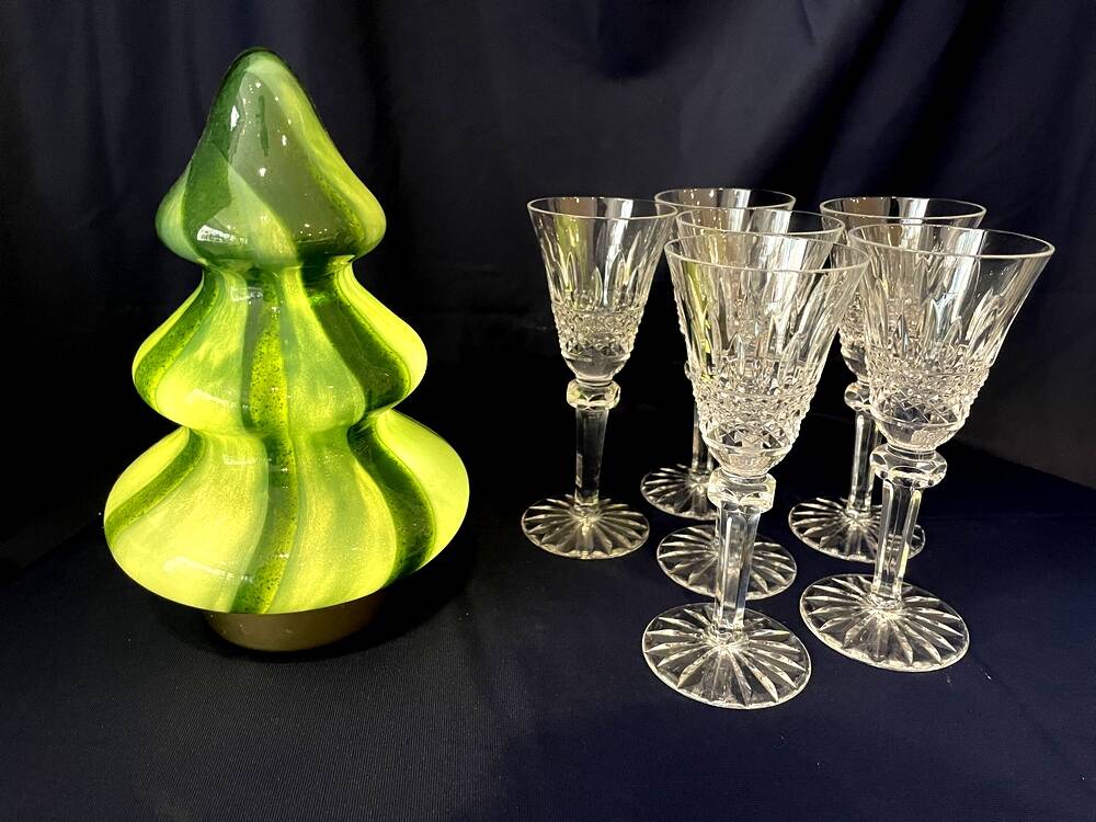 Suite de 6 verres a liqueur en verre taille art de la table