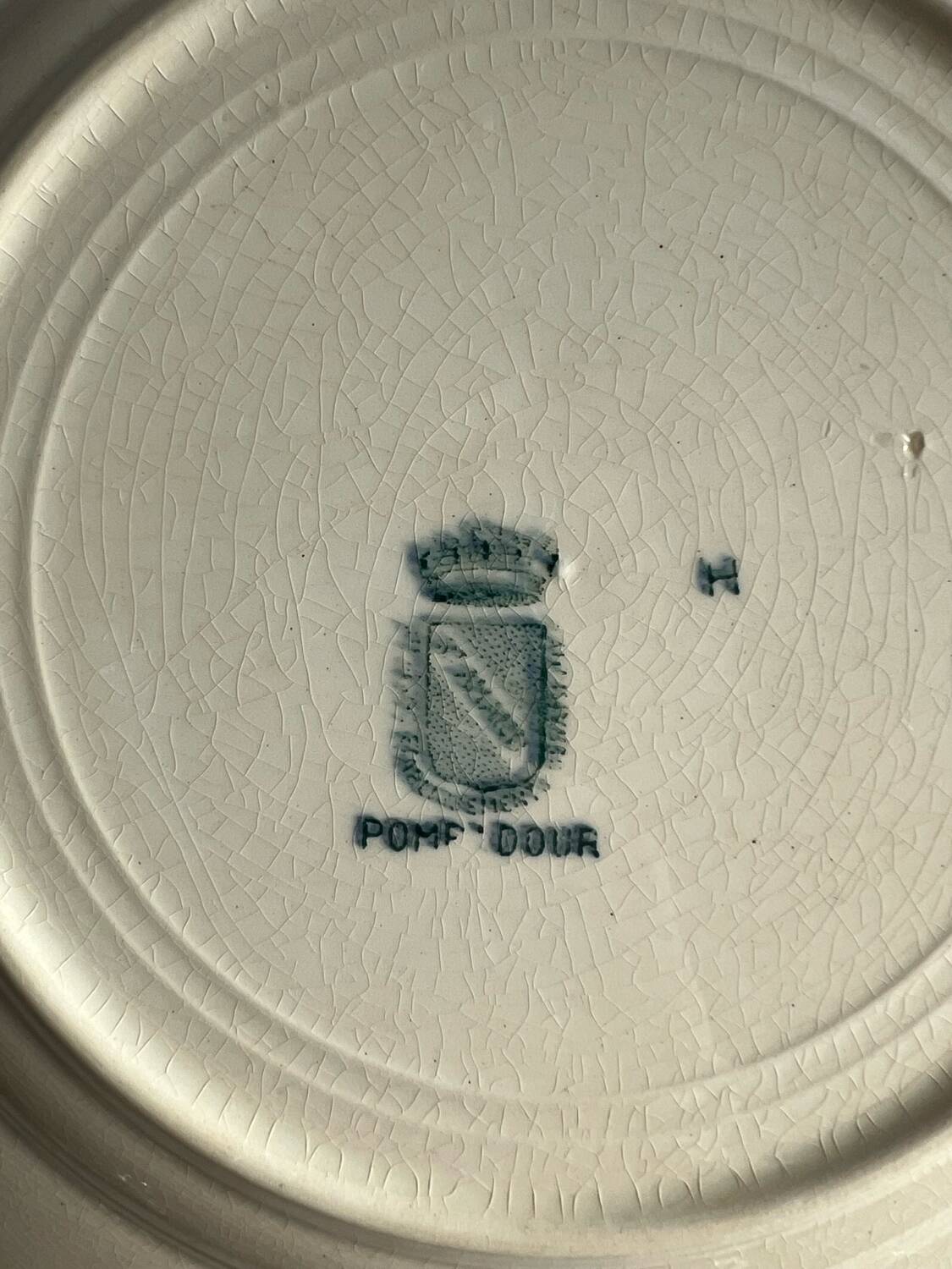 Saint-Amand Pompadour flat plate