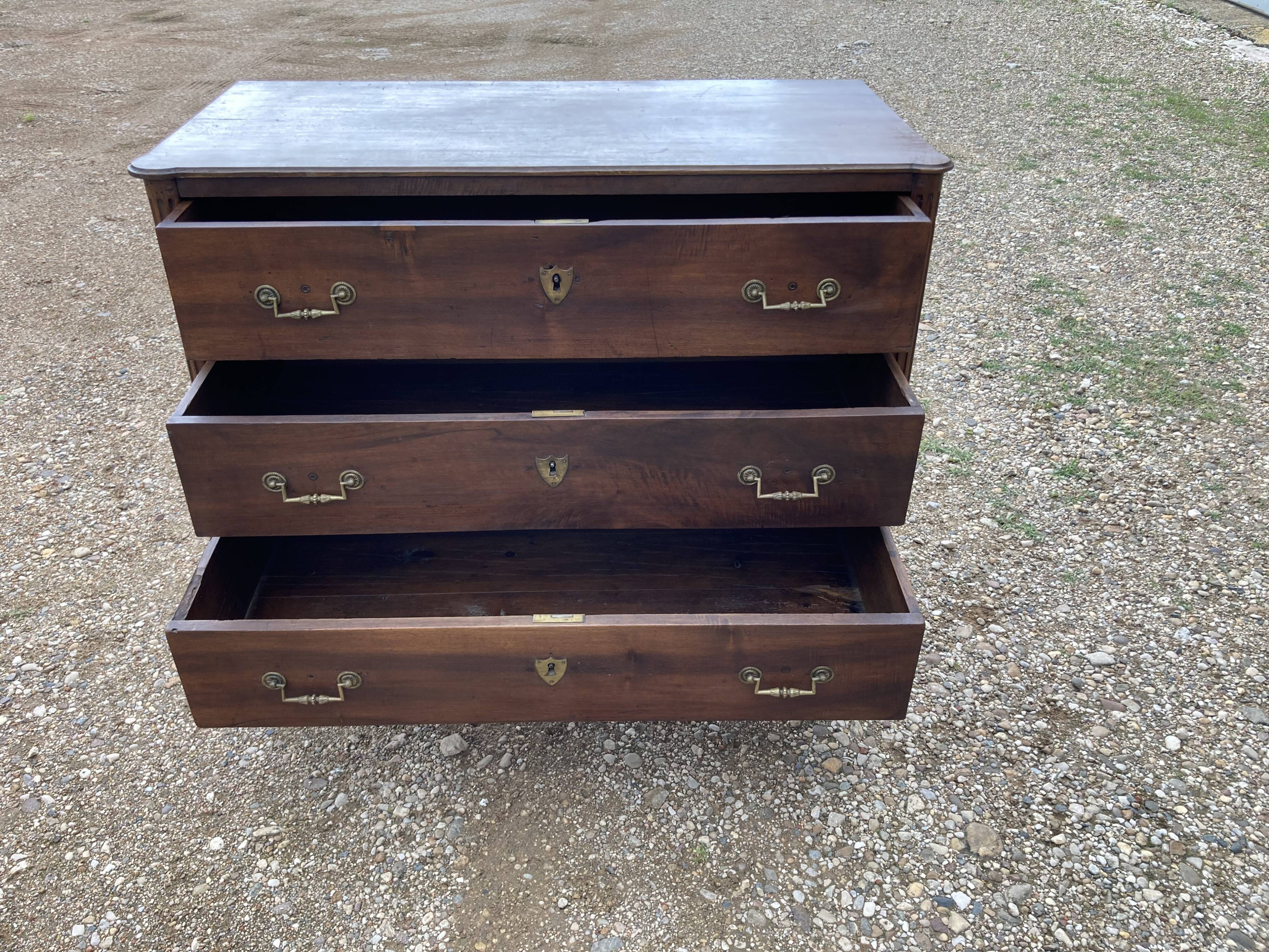 Louis XVI chest of drawers in walnut