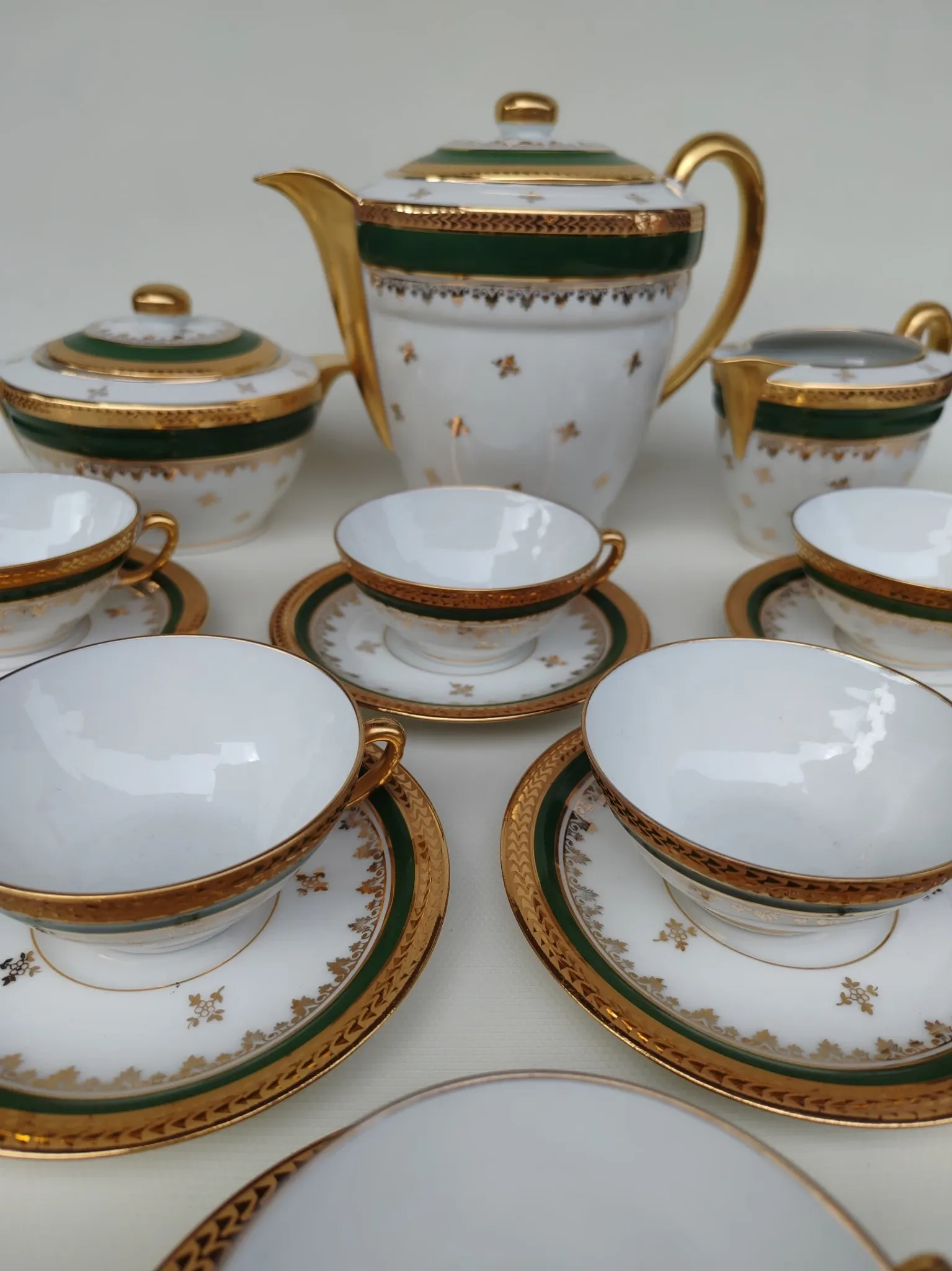 Limoges porcelain coffee service from the 1950s. For 6 people.
