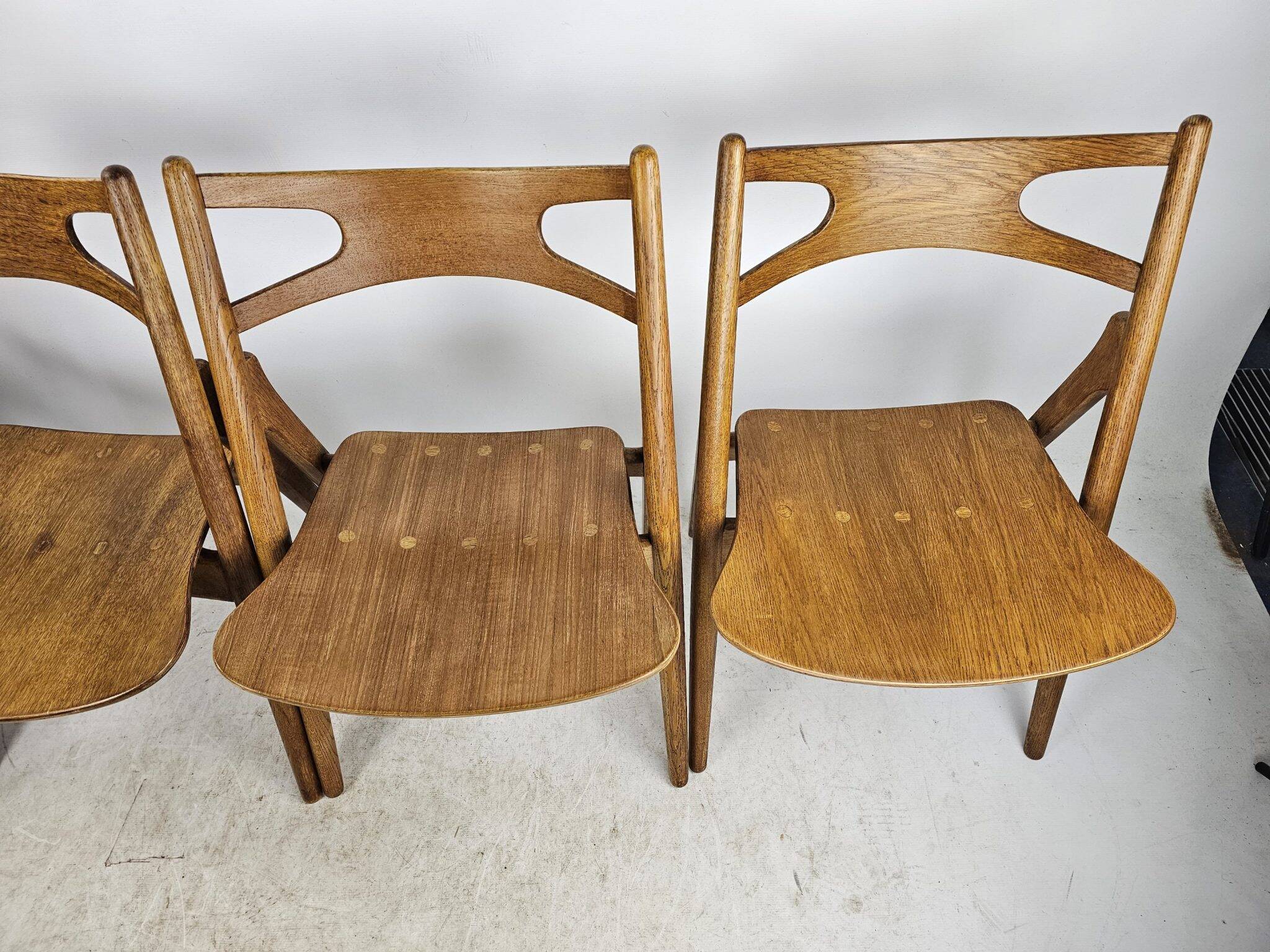 4 chaises Sawbuck de Hans Wegner, modèle CH29
