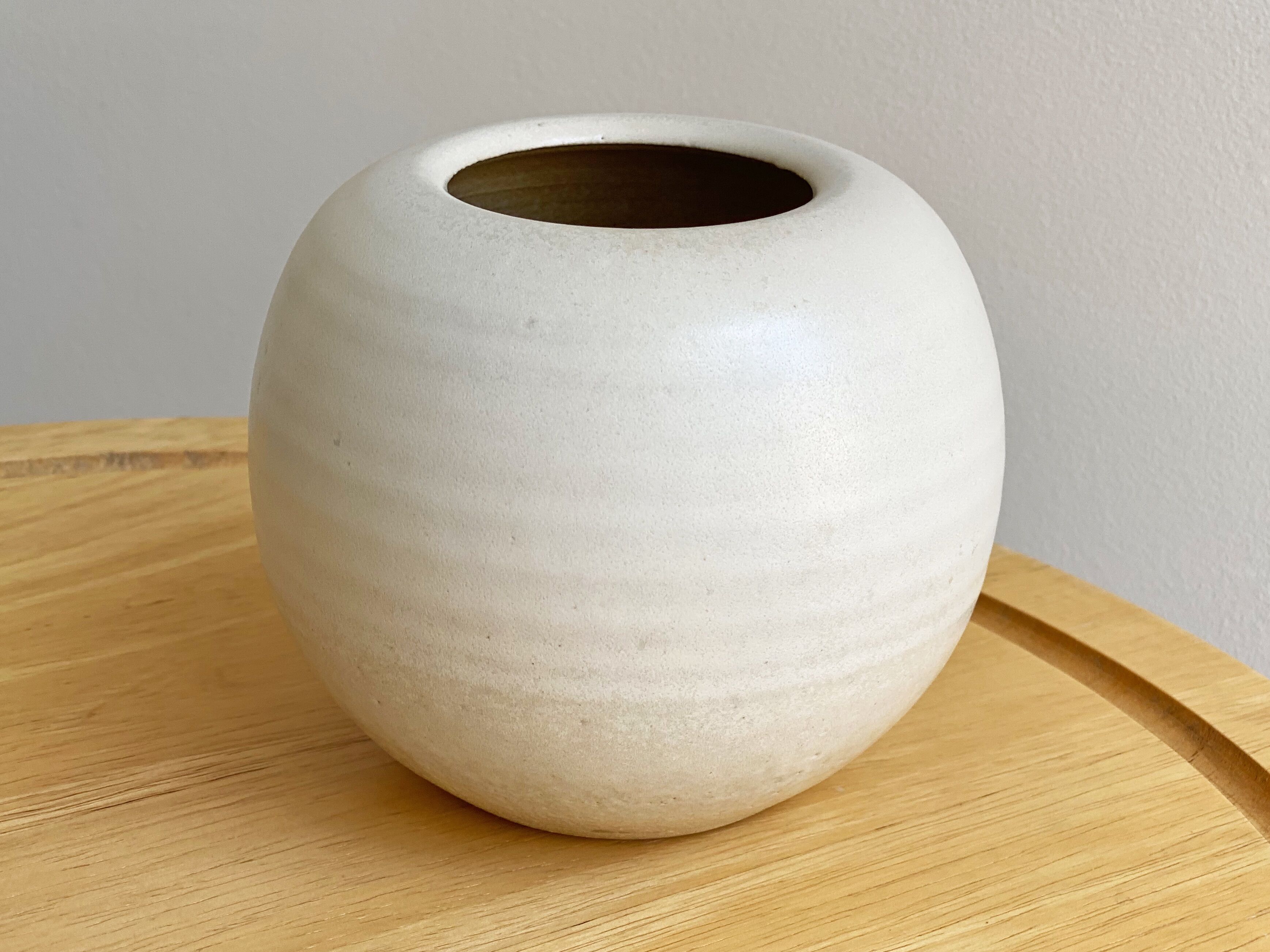 Minimalistic Dutch design vase Gubbels, Helden