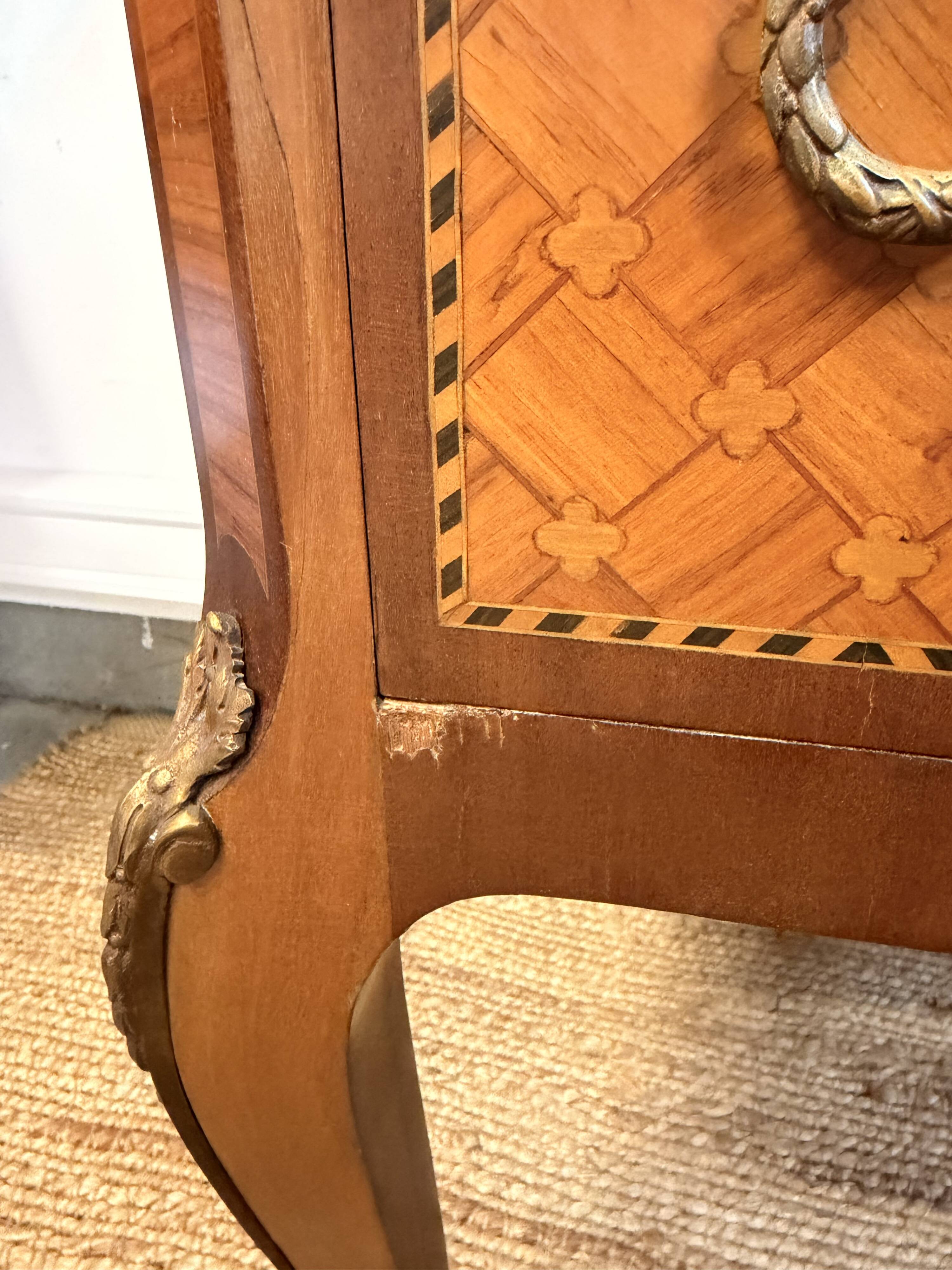 Commode Transition stamped by François Daidé, with a white marble top.