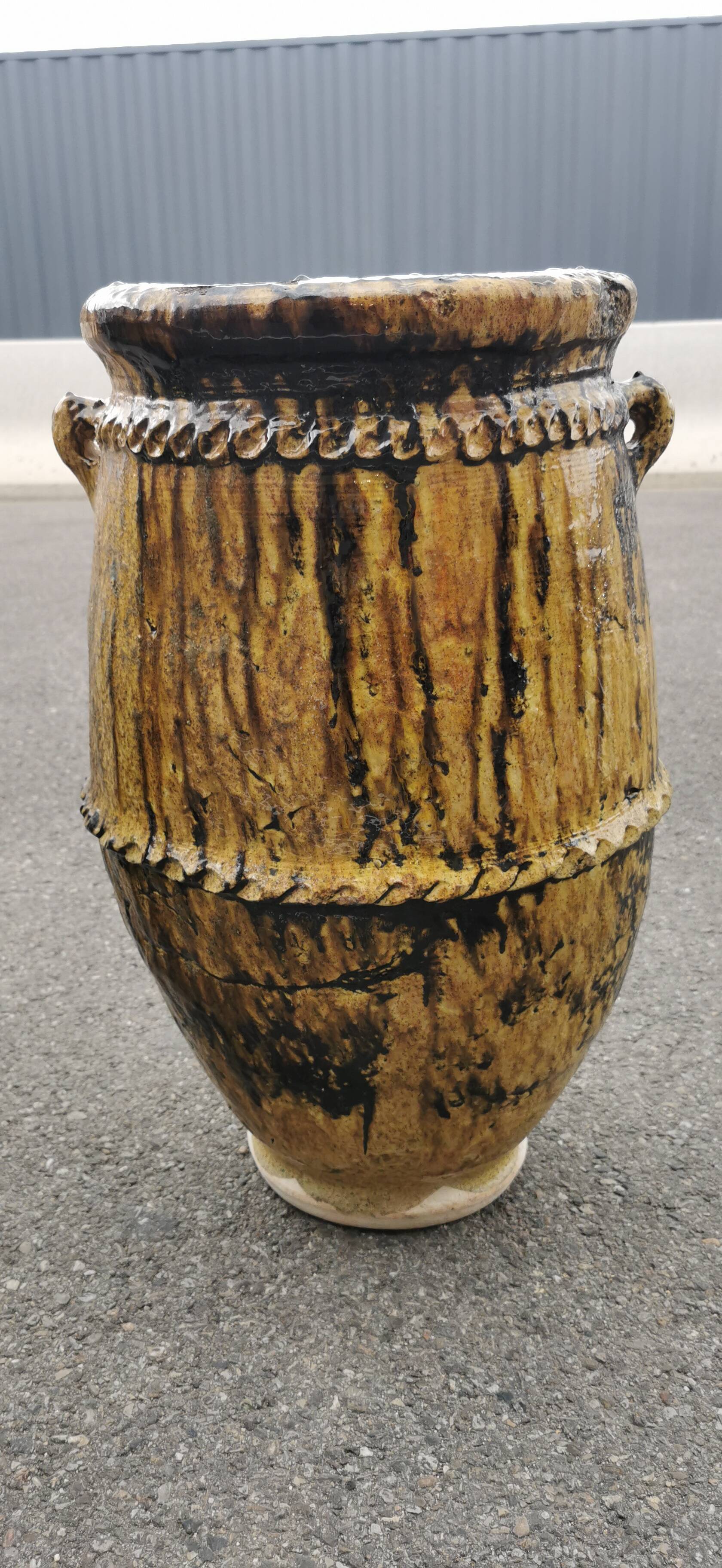 Tamgroute terracotta jar