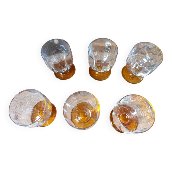 Verre à liqueur vintage à facettes