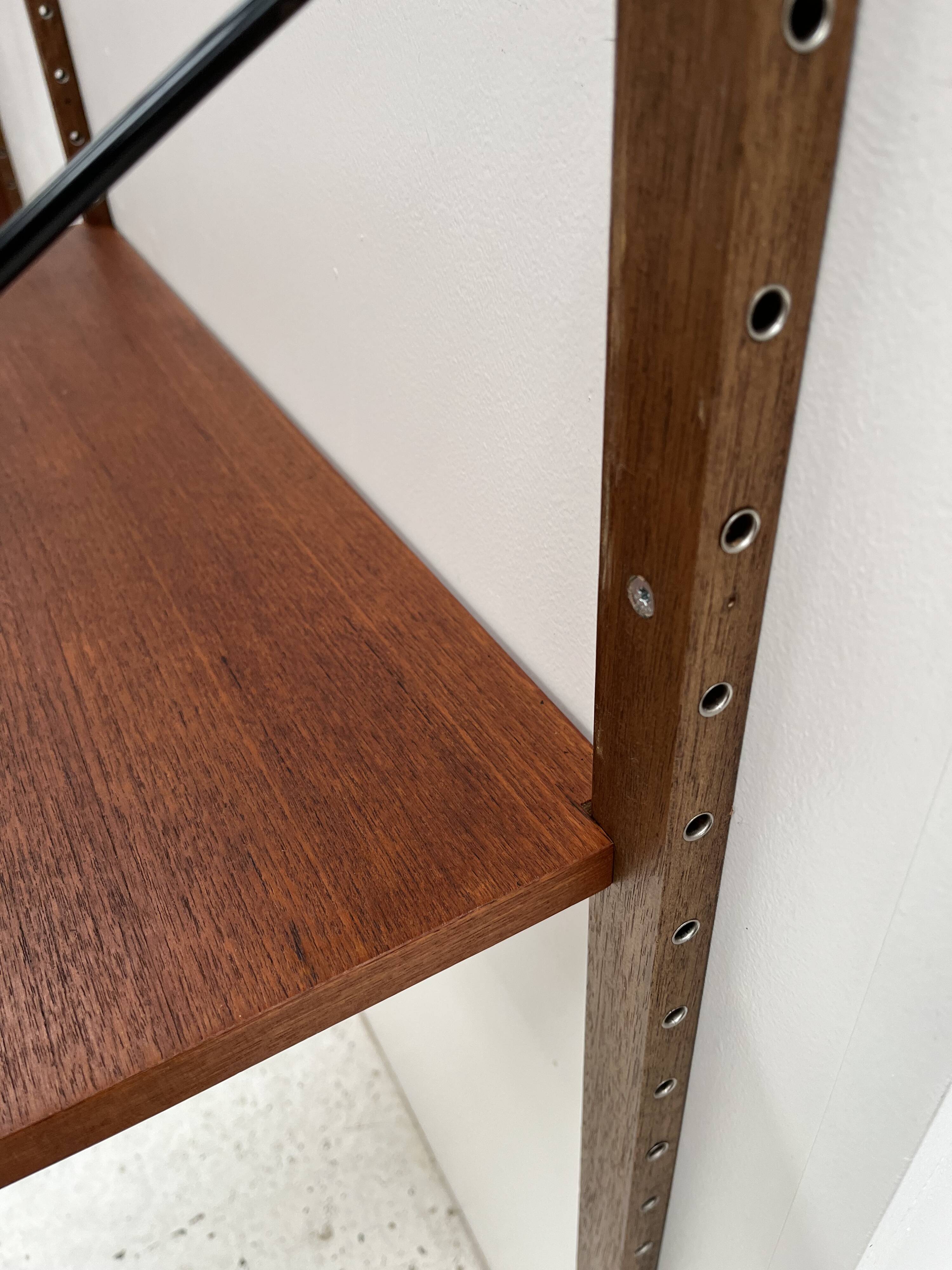 Meuble mural par P. Cadobvius