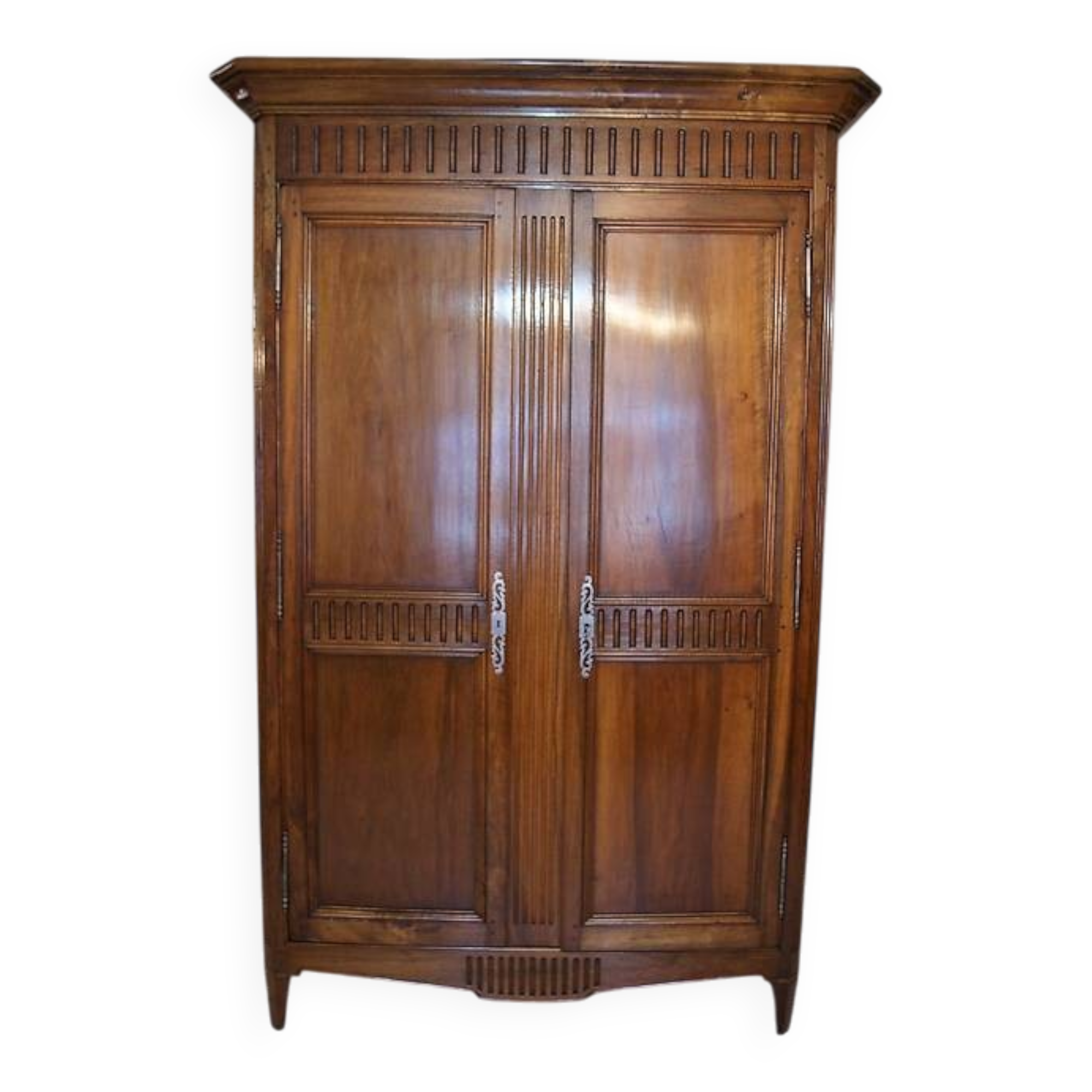 Armoire en noyer d'époque Louis XVI