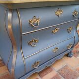 Curved chest of drawers