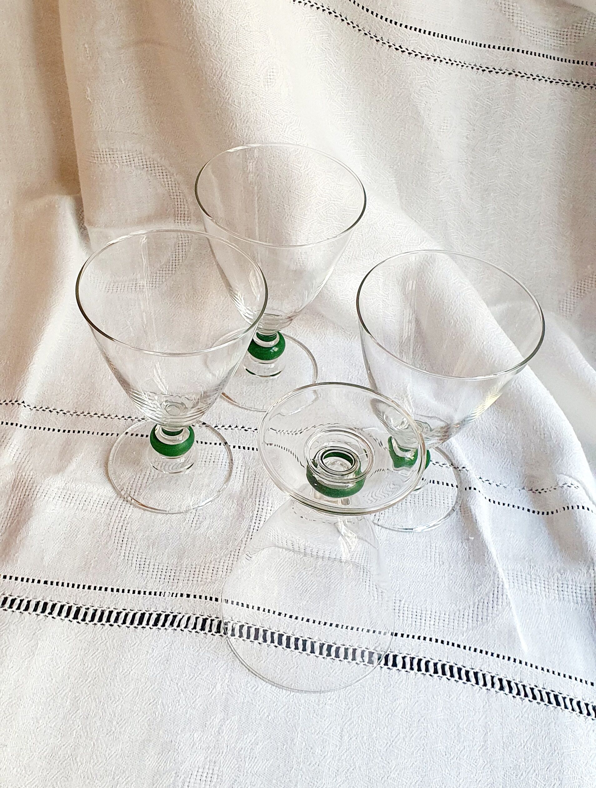 Ensemble de 4 verres à eau à pied