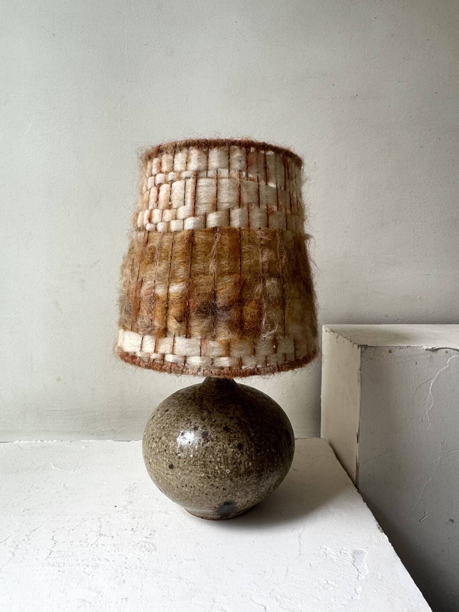 Ceramic table lamp in chamotte stoneware & wool, Alain Blanchard 1970